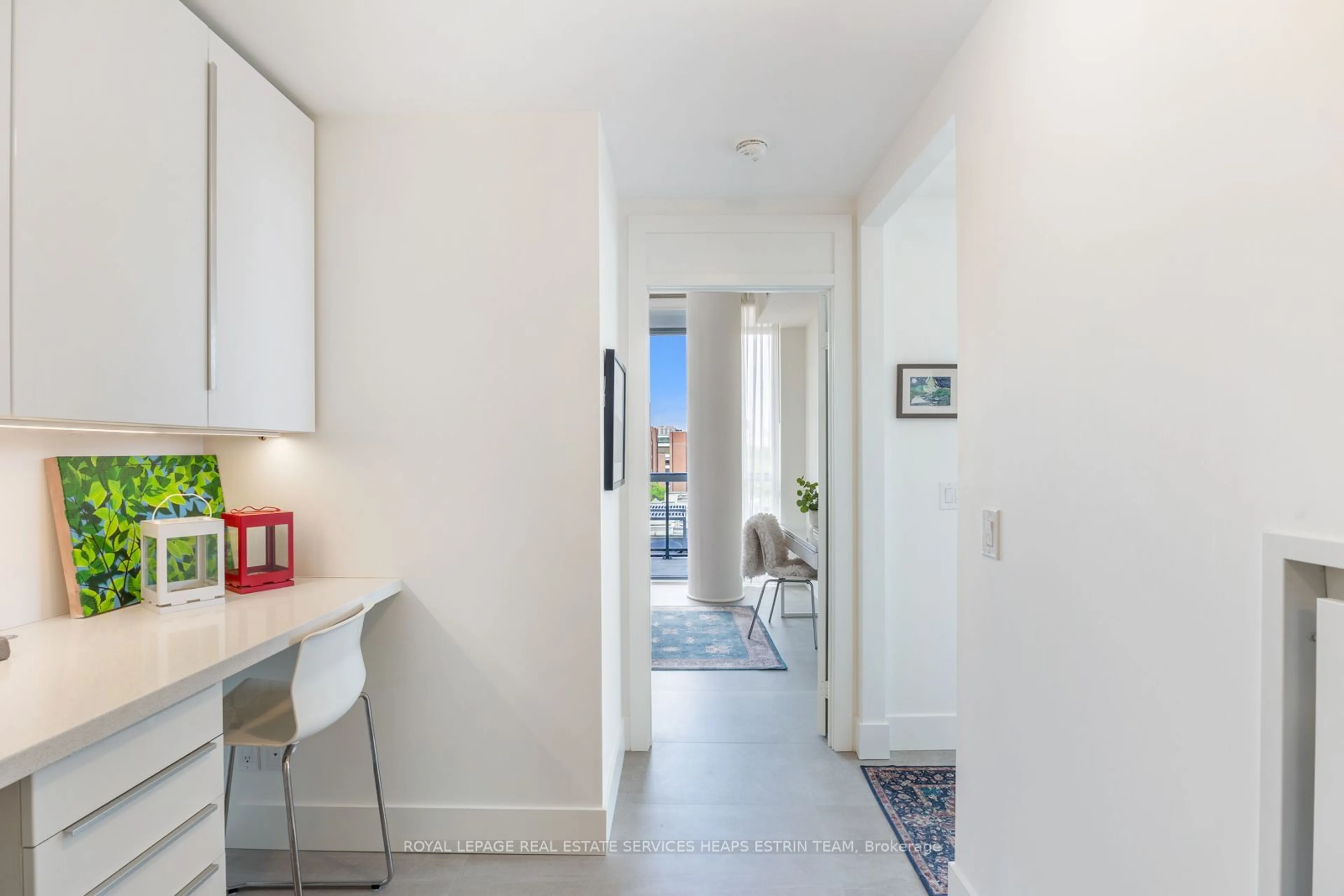 Indoor entryway, cement floor for 32 Davenport Rd #603, Toronto Ontario M5R 0B5