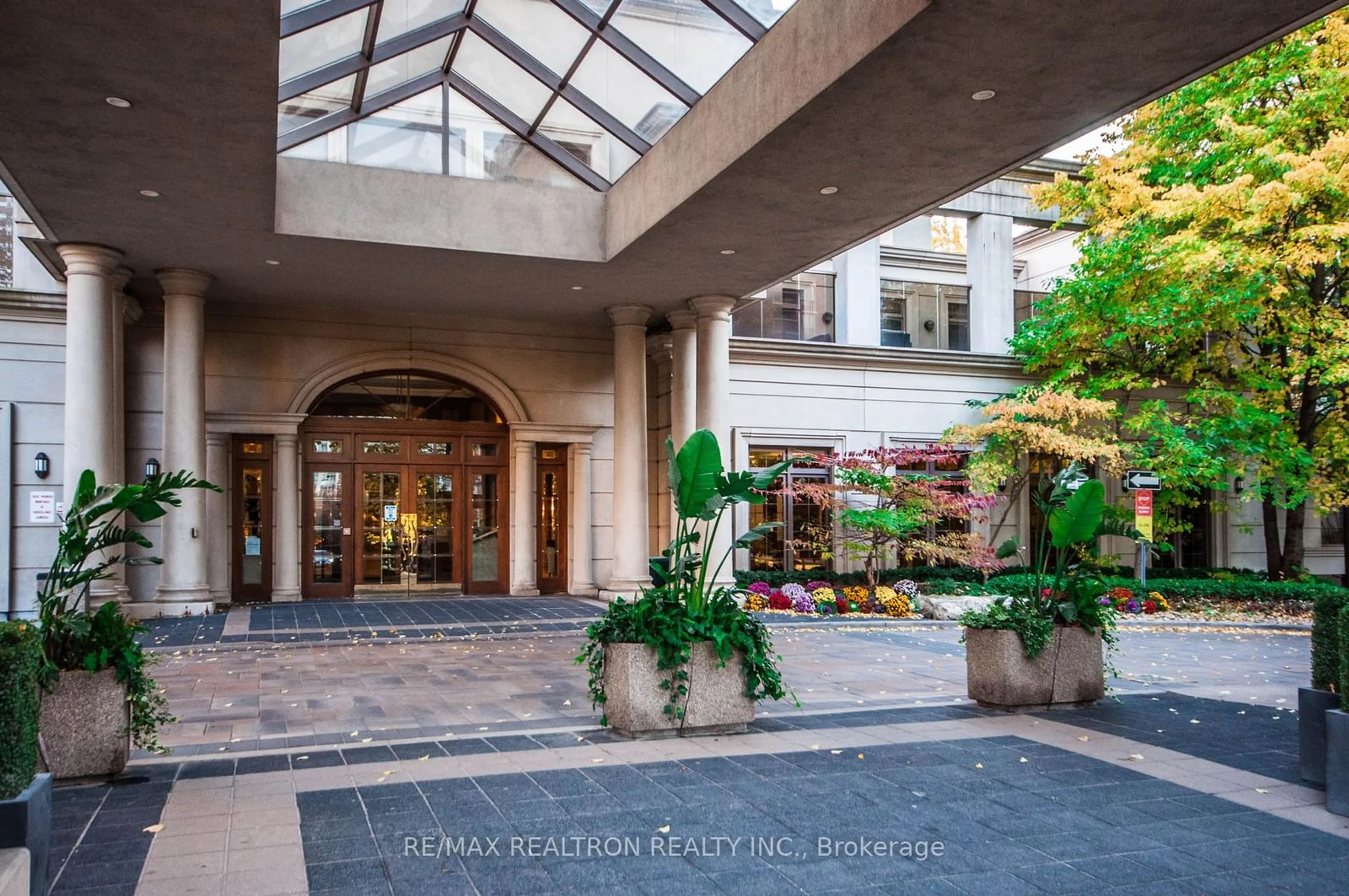 Indoor lobby for 78 Harrison Garden Blvd #307, Toronto Ontario M2N 7E2