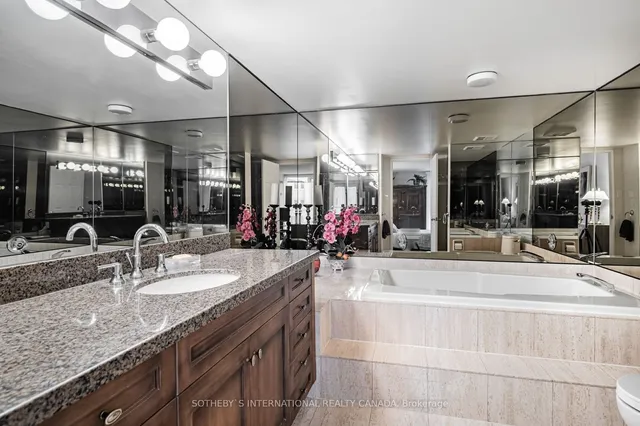 Additional property image - 278 Bloor St Unit 905