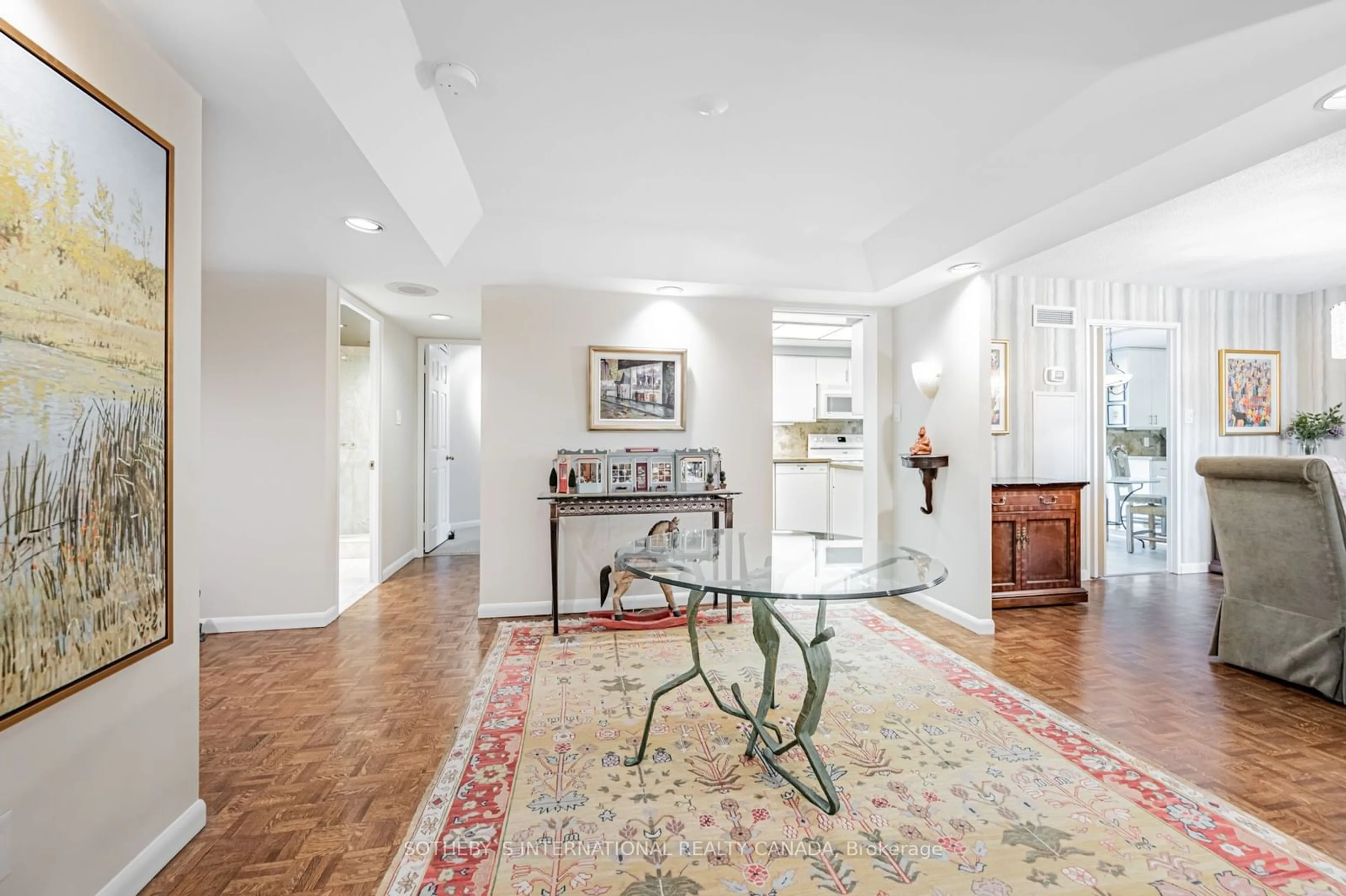 Indoor foyer, wood floors for 278 Bloor St #905, Toronto Ontario M4W 3M4