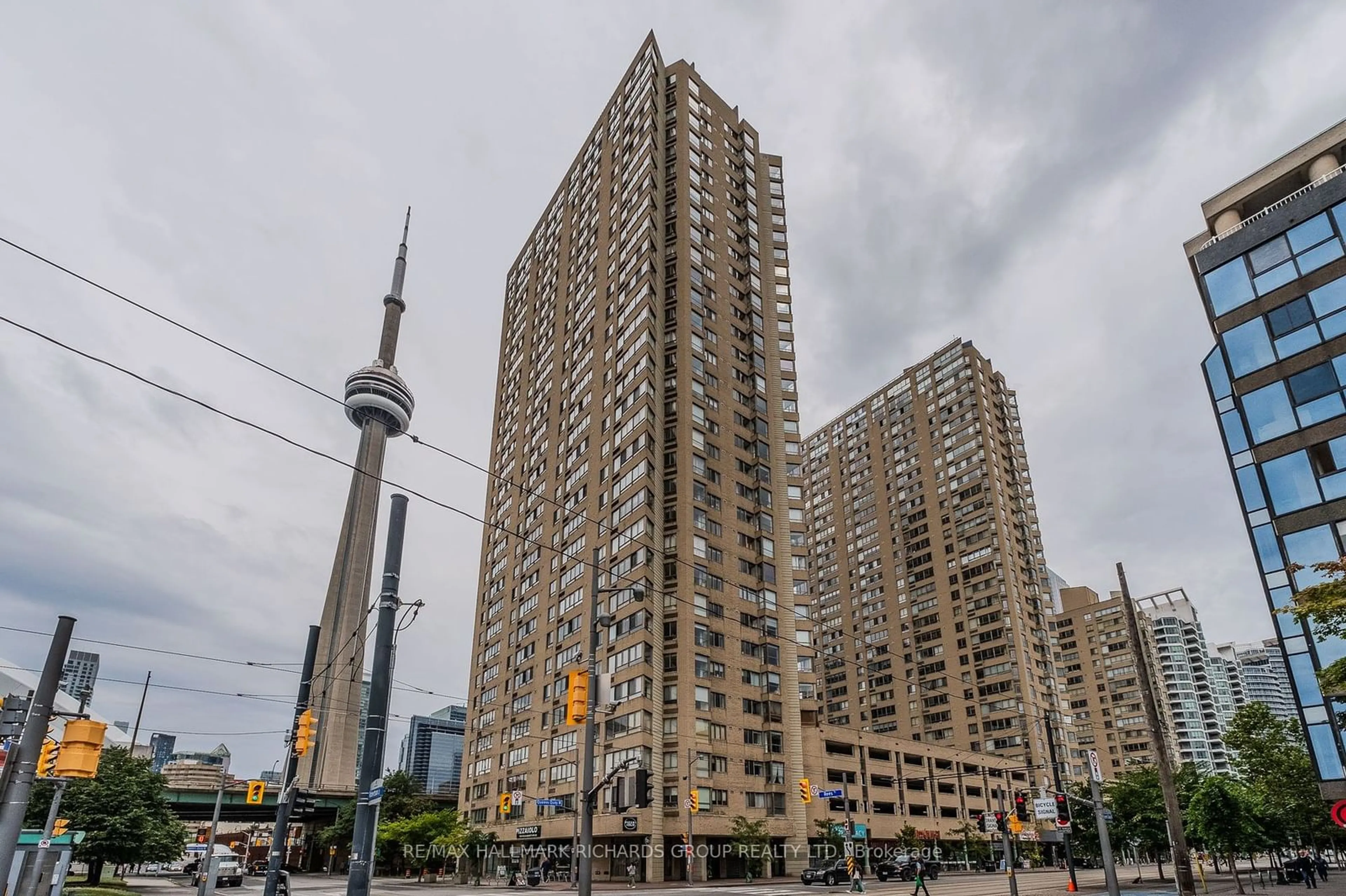 A pic from exterior of the house or condo, the front or back of building for 270 Queens Quay #2805, Toronto Ontario M5J 2N4