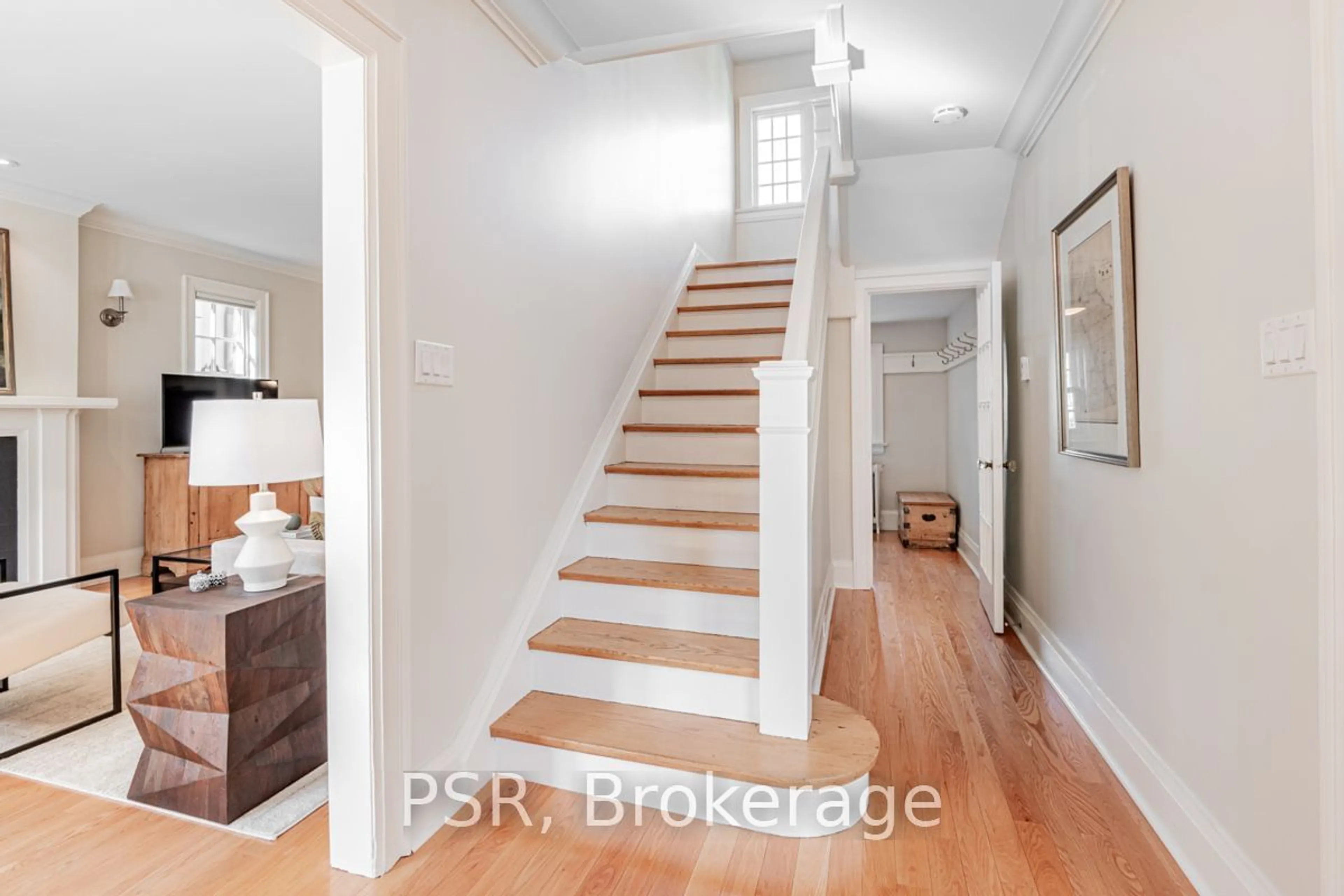 Indoor entryway, wood floors for 170 Strathallan Blvd, Toronto Ontario M5N 1T1