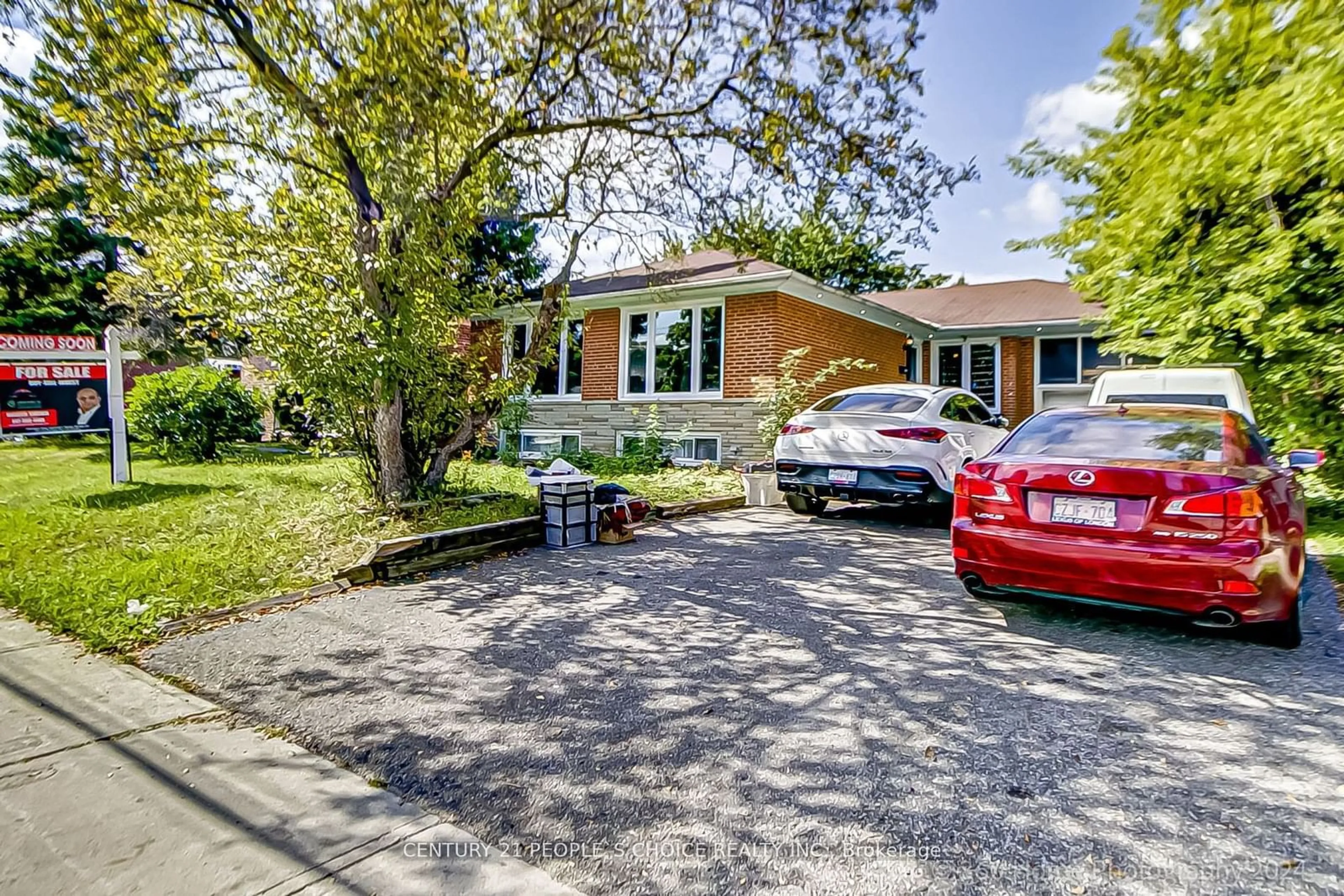 A pic from exterior of the house or condo, the street view for 926 Willowdale Ave, Toronto Ontario M2M 3C1