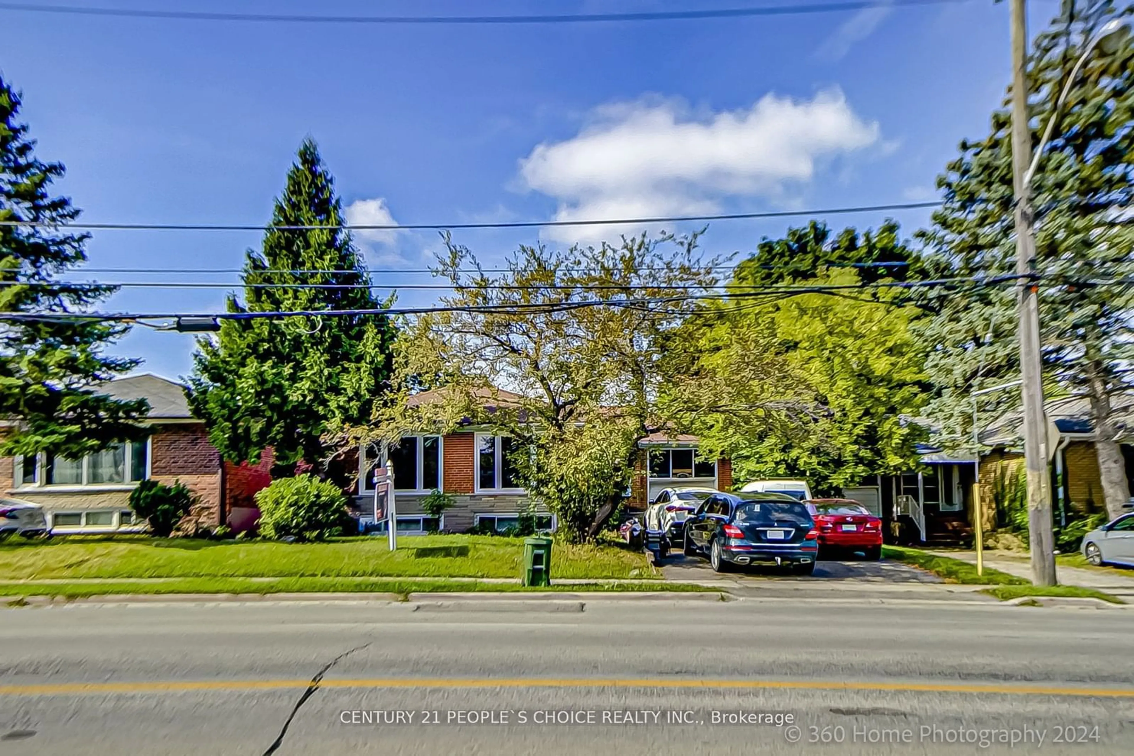 A pic from exterior of the house or condo, the street view for 926 Willowdale Ave, Toronto Ontario M2M 3C1