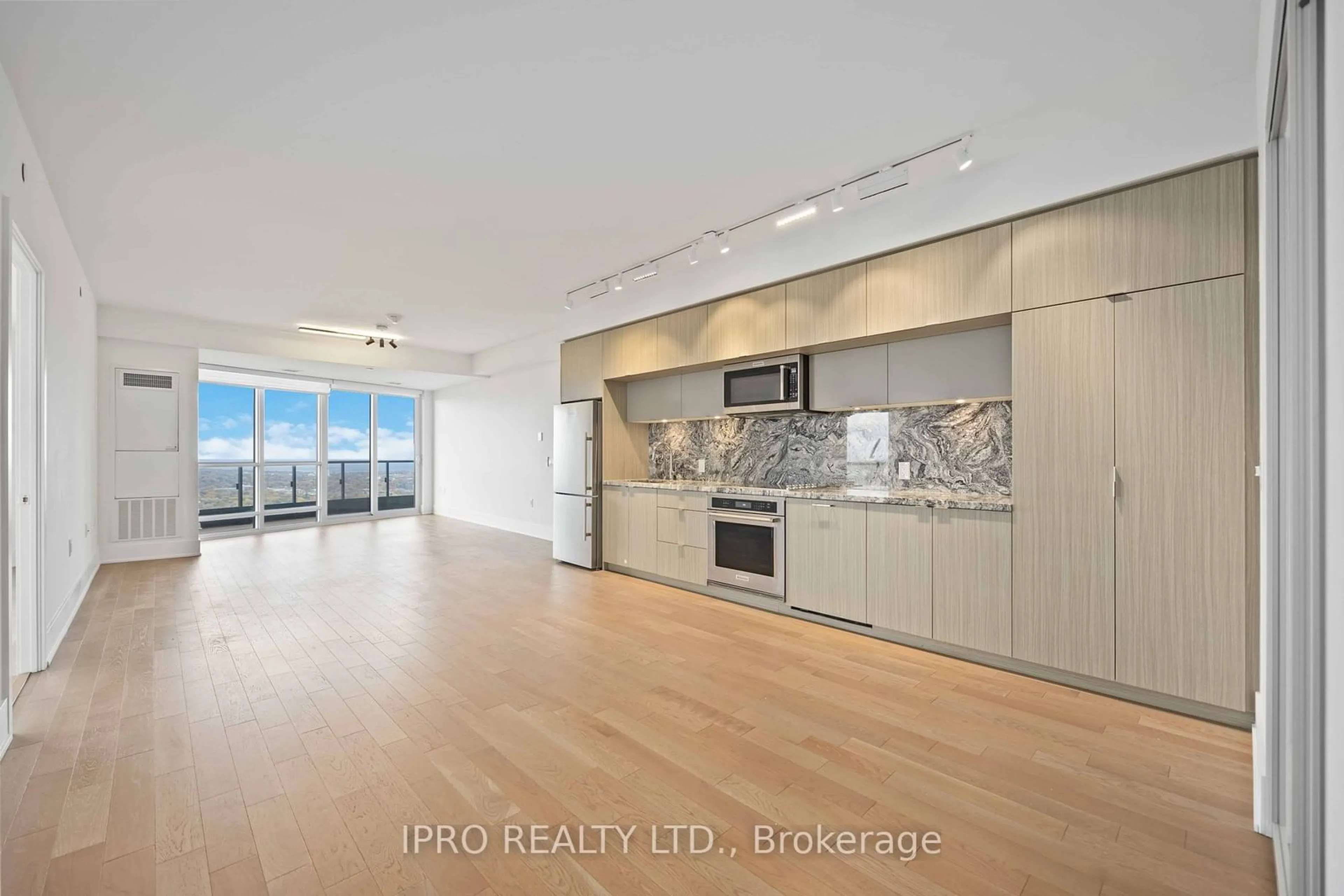 Open concept kitchen for 585 Bloor St #4218, Toronto Ontario M4W 0B3