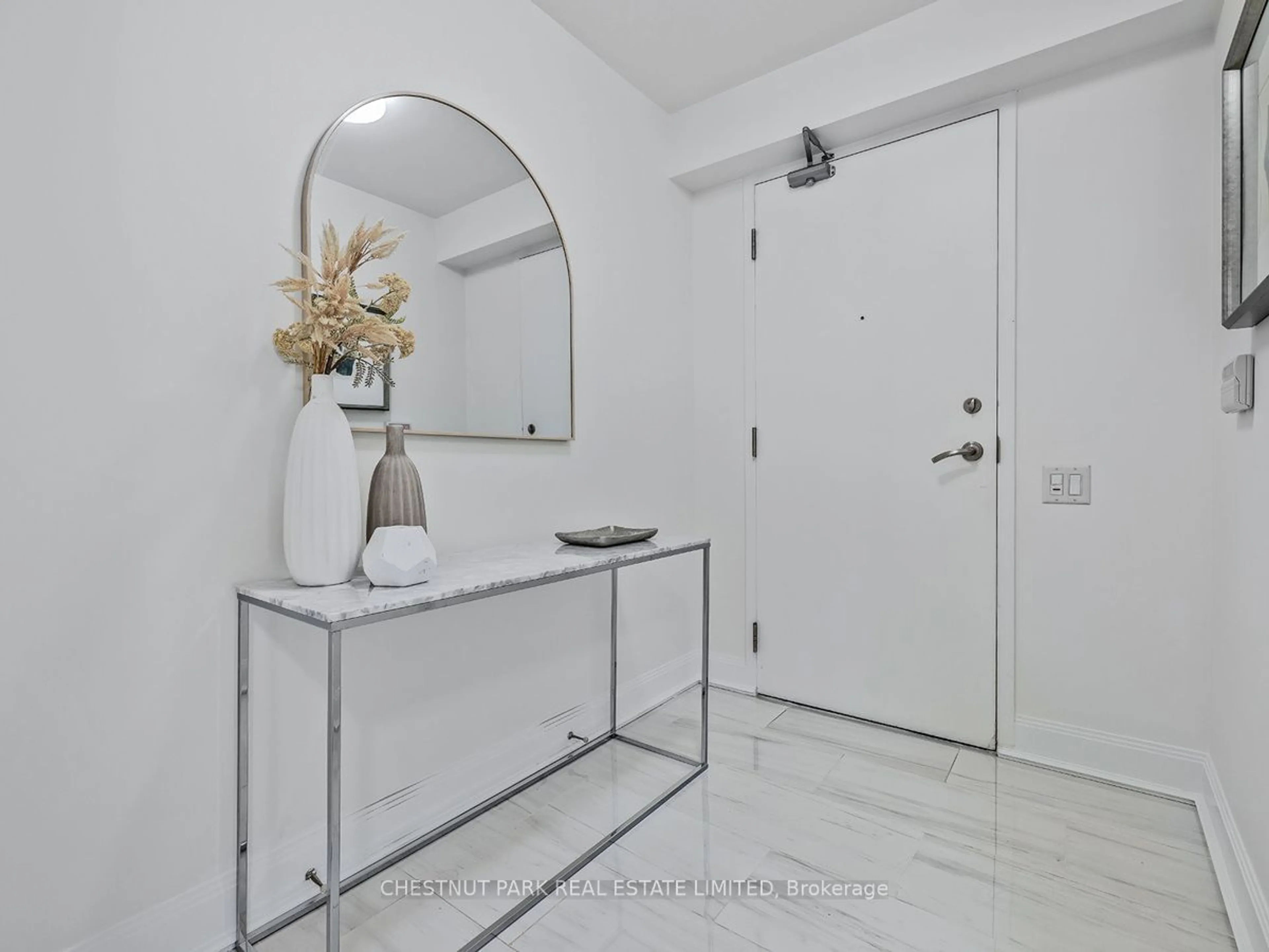 Indoor entryway, ceramic floors for 2191 Yonge St #1708, Toronto Ontario M4S 3H8