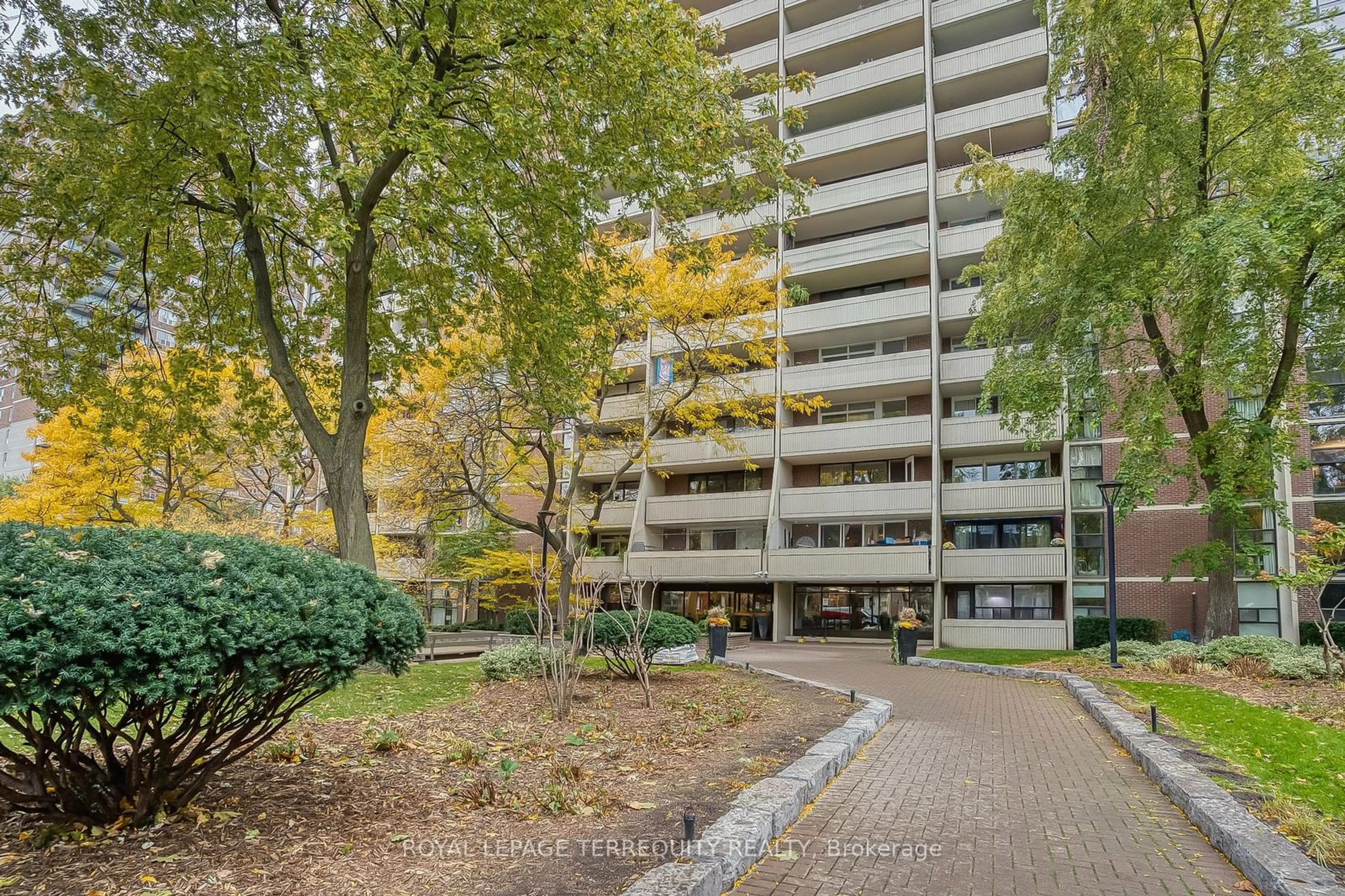 A pic from exterior of the house or condo, the street view for 40 Homewood Ave #2803, Toronto Ontario M4Y 2K2