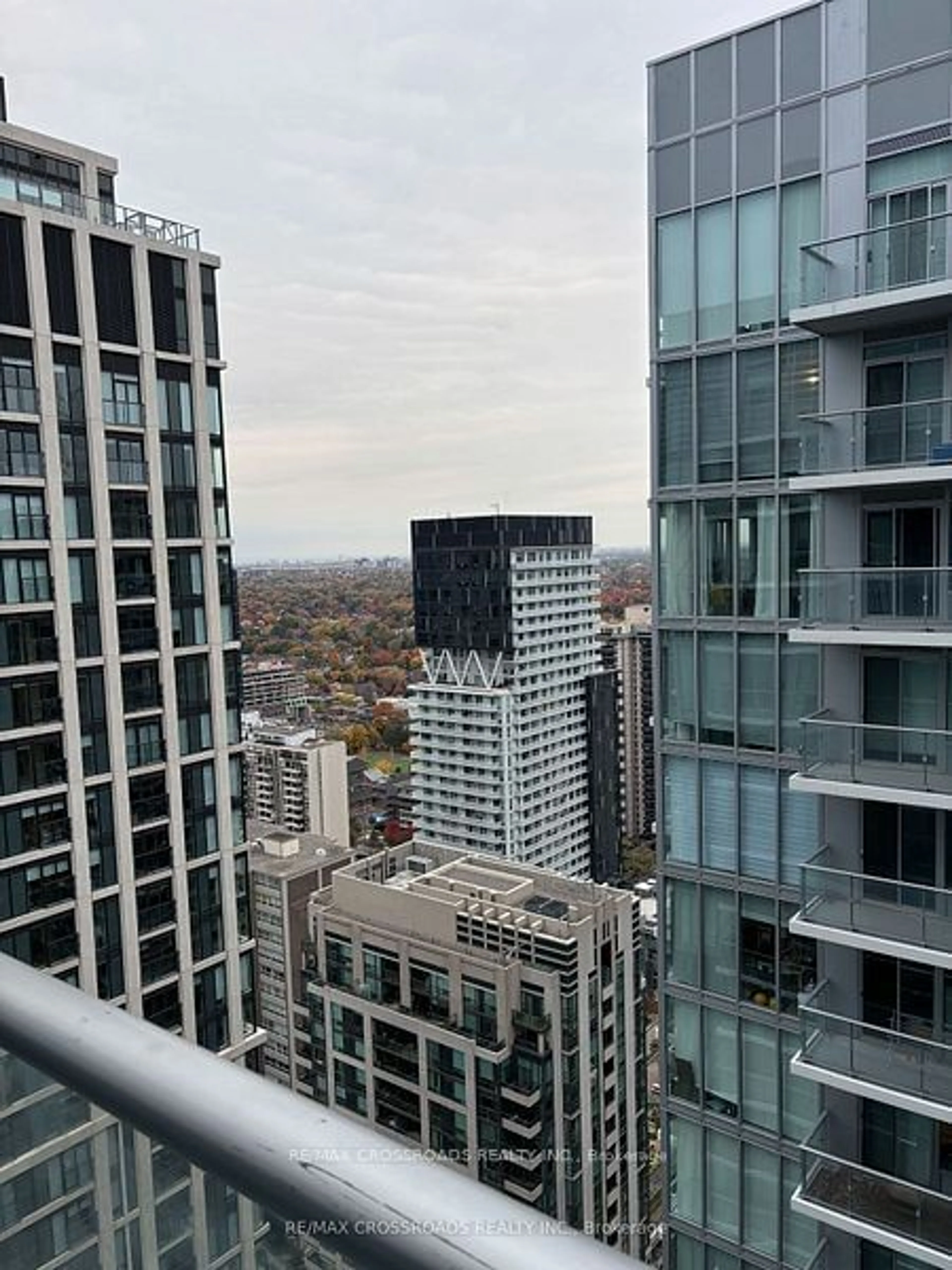 A pic from exterior of the house or condo, the view of city buildings for 195 Redpath Ave #3615, Toronto Ontario M4P 0E4