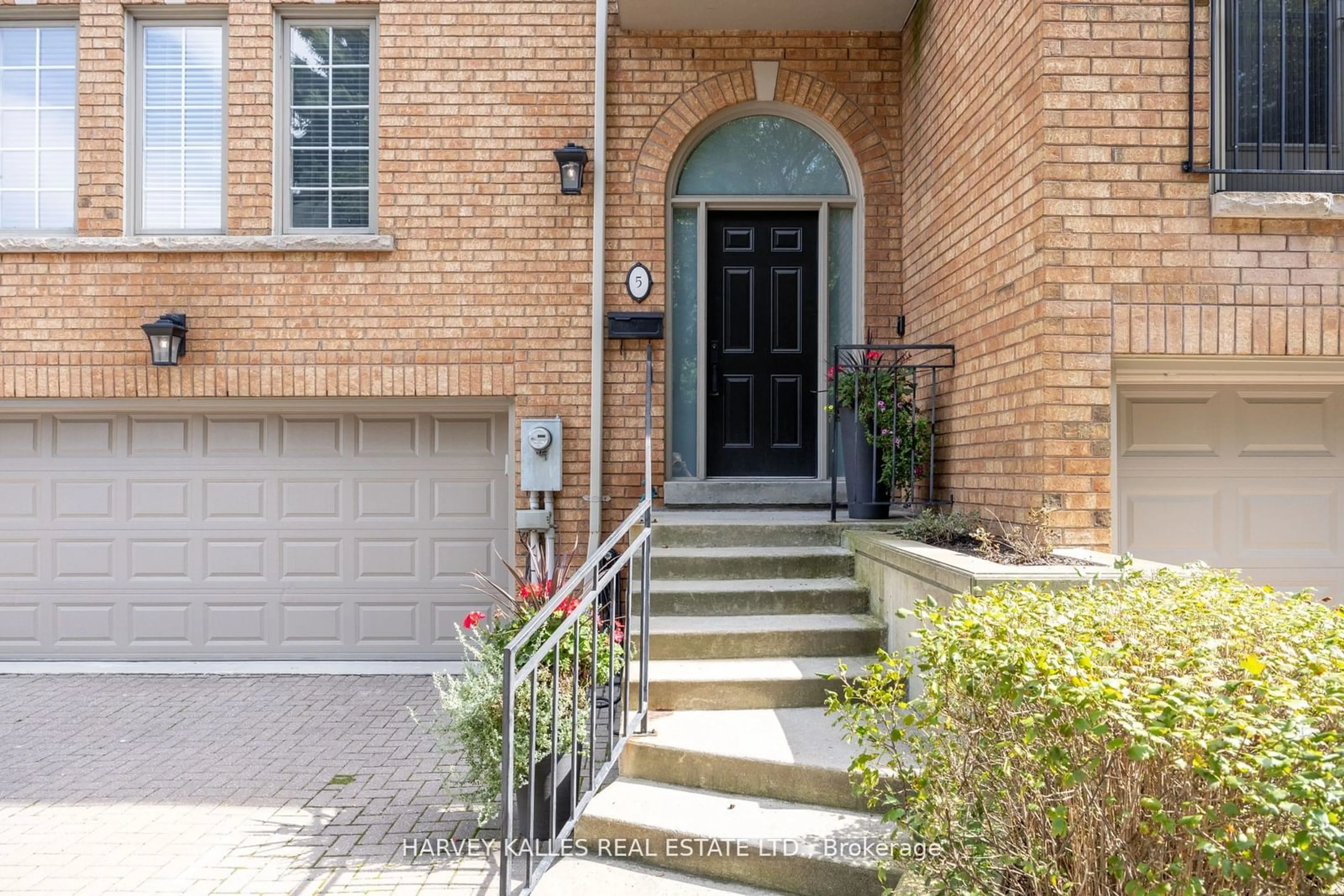 Home with brick exterior material for 3525 Yonge St #5, Toronto Ontario M4N 3P9