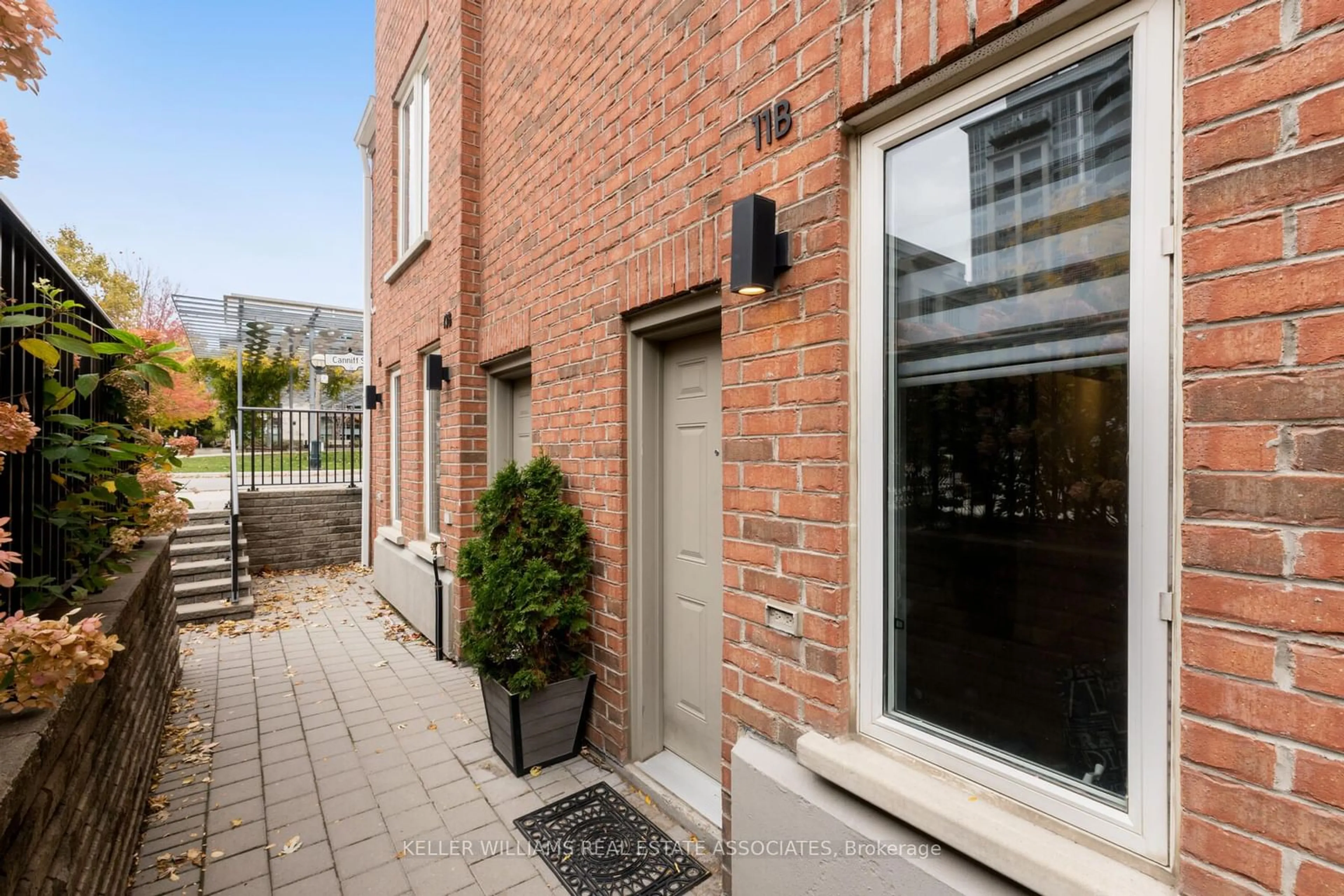 Home with brick exterior material for 11B Crawford St #11B, Toronto Ontario M6K 3M3