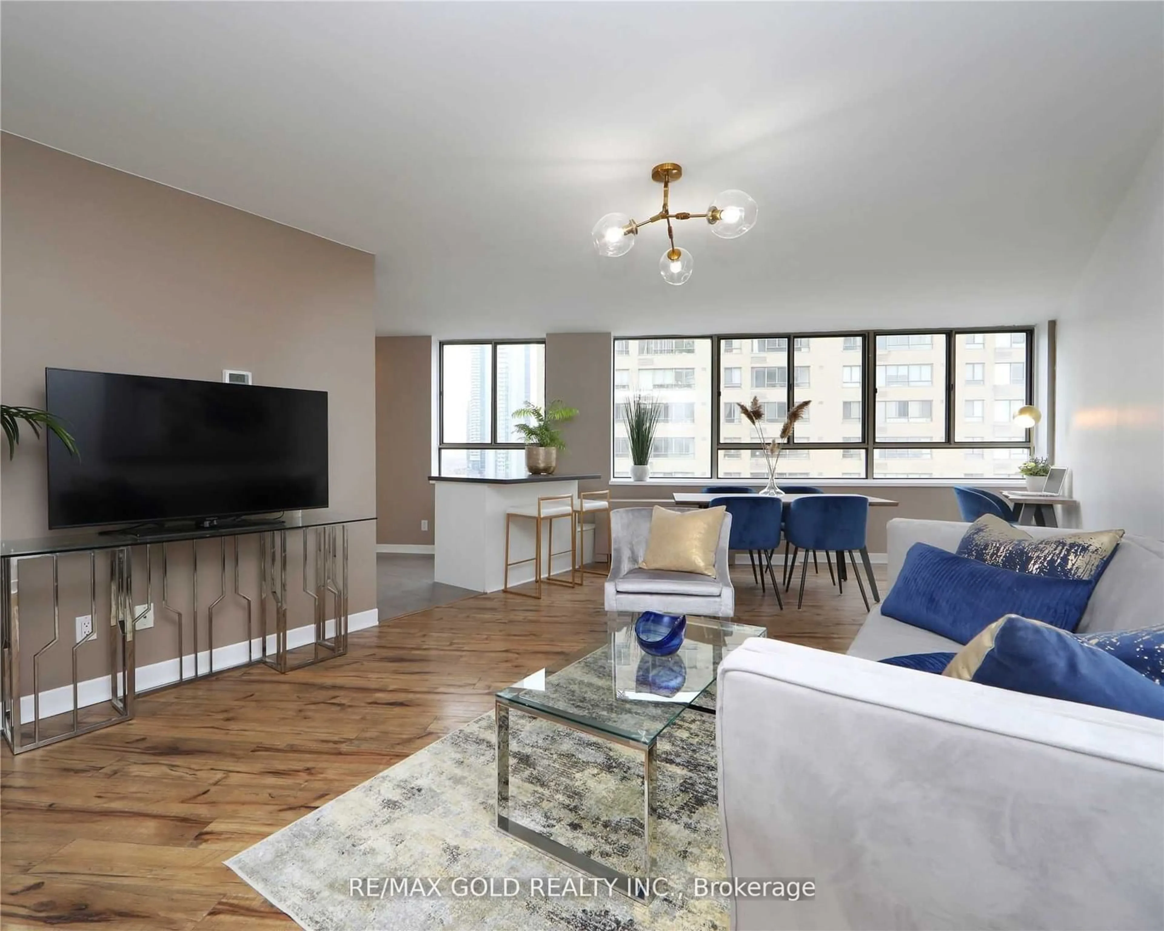 Living room, wood floors for 260 Queens Quay #1406, Toronto Ontario M5J 2N3