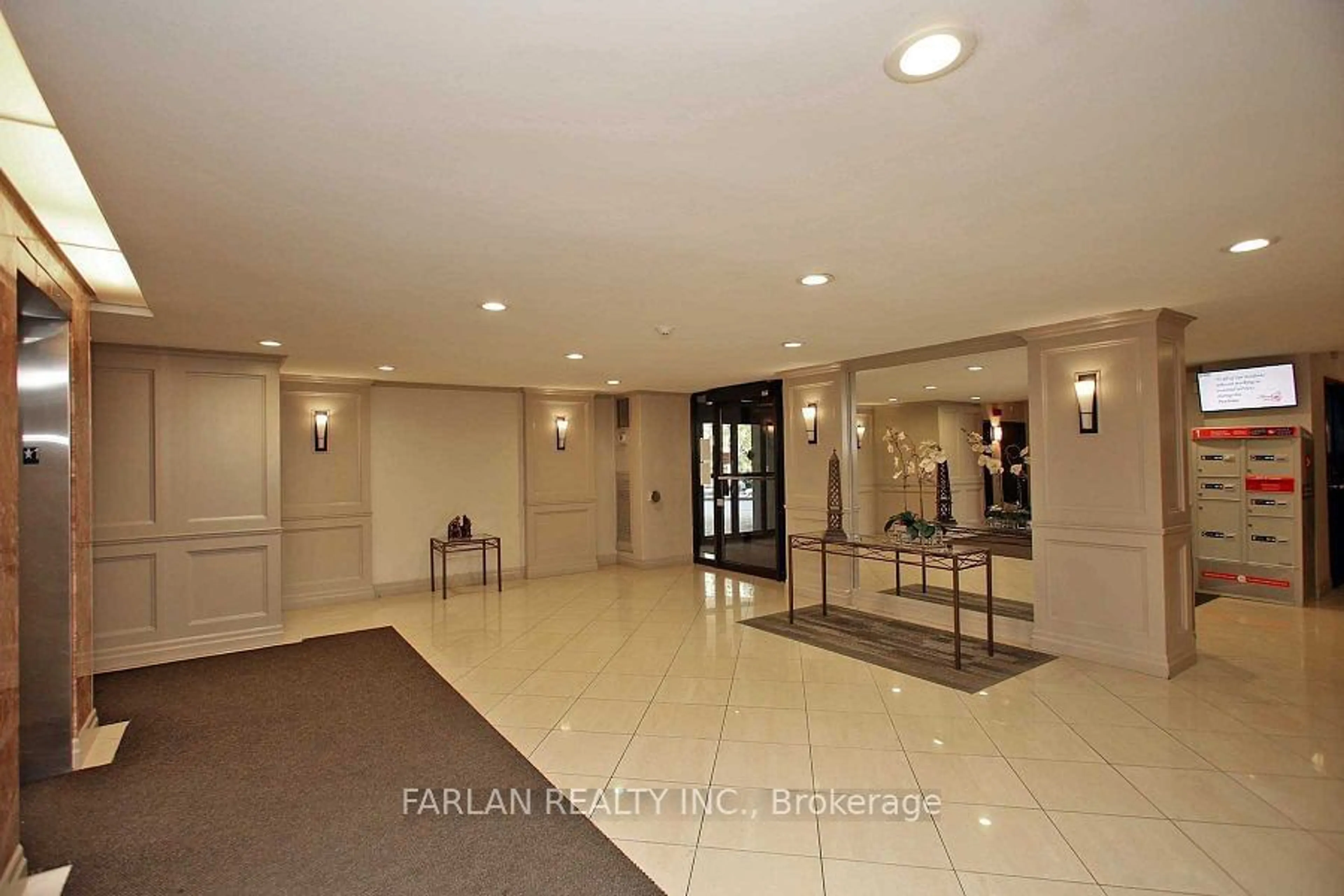 Indoor foyer, ceramic floors for 1900 Sheppard Ave #2102, Toronto Ontario M2J 4T4