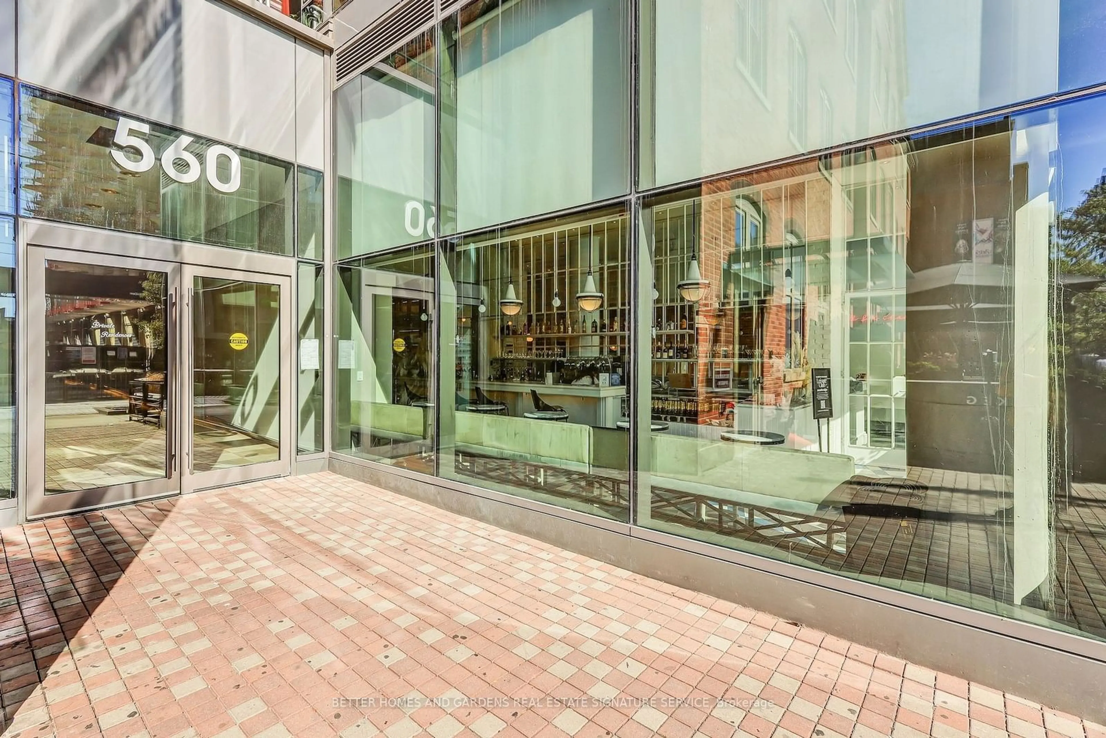 Indoor lobby, ceramic floors for 461 Adelaide St #730, Toronto Ontario M5V 0L6