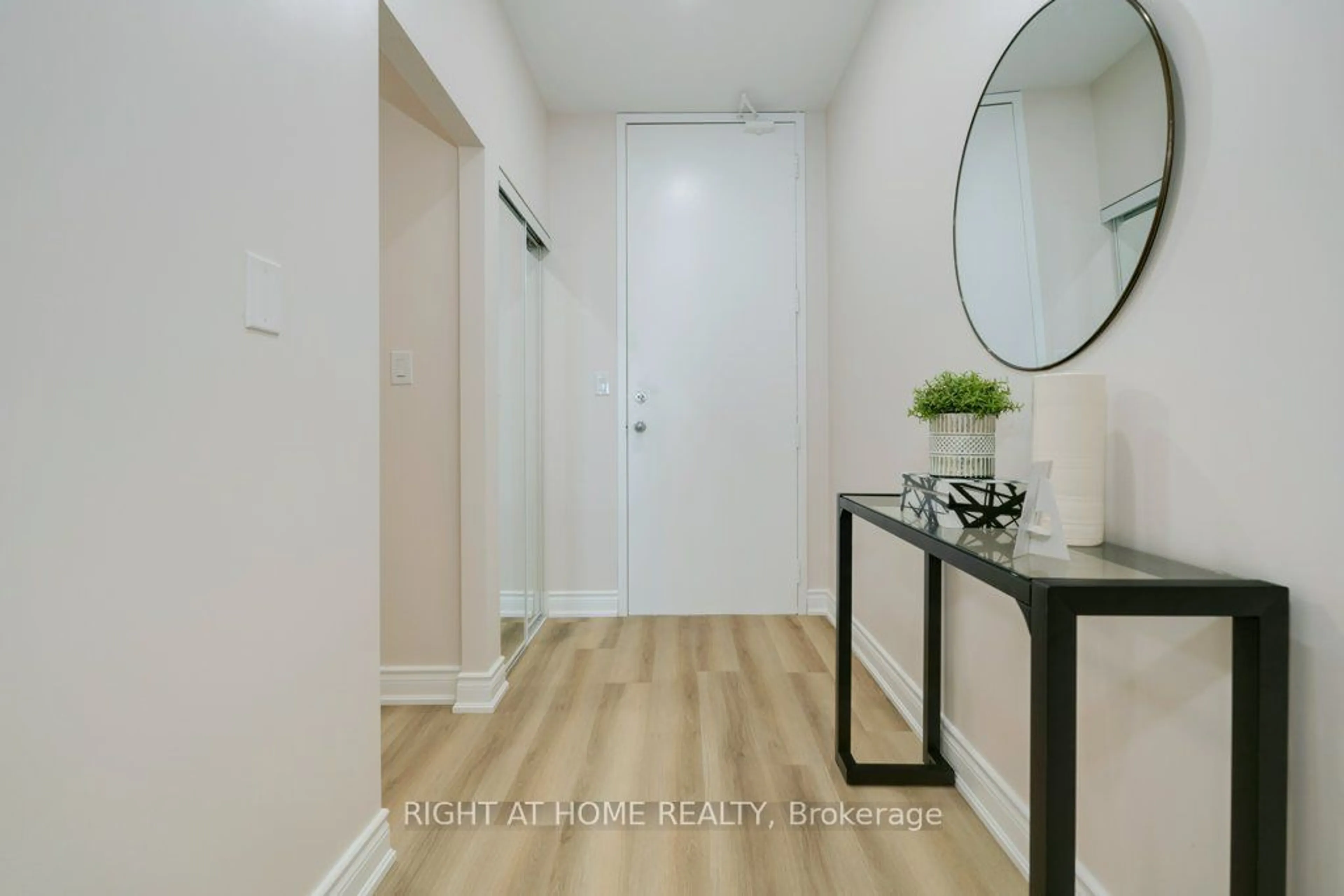 Indoor entryway, wood floors for 10 Gateway Blvd #402, Toronto Ontario M3C 3A1