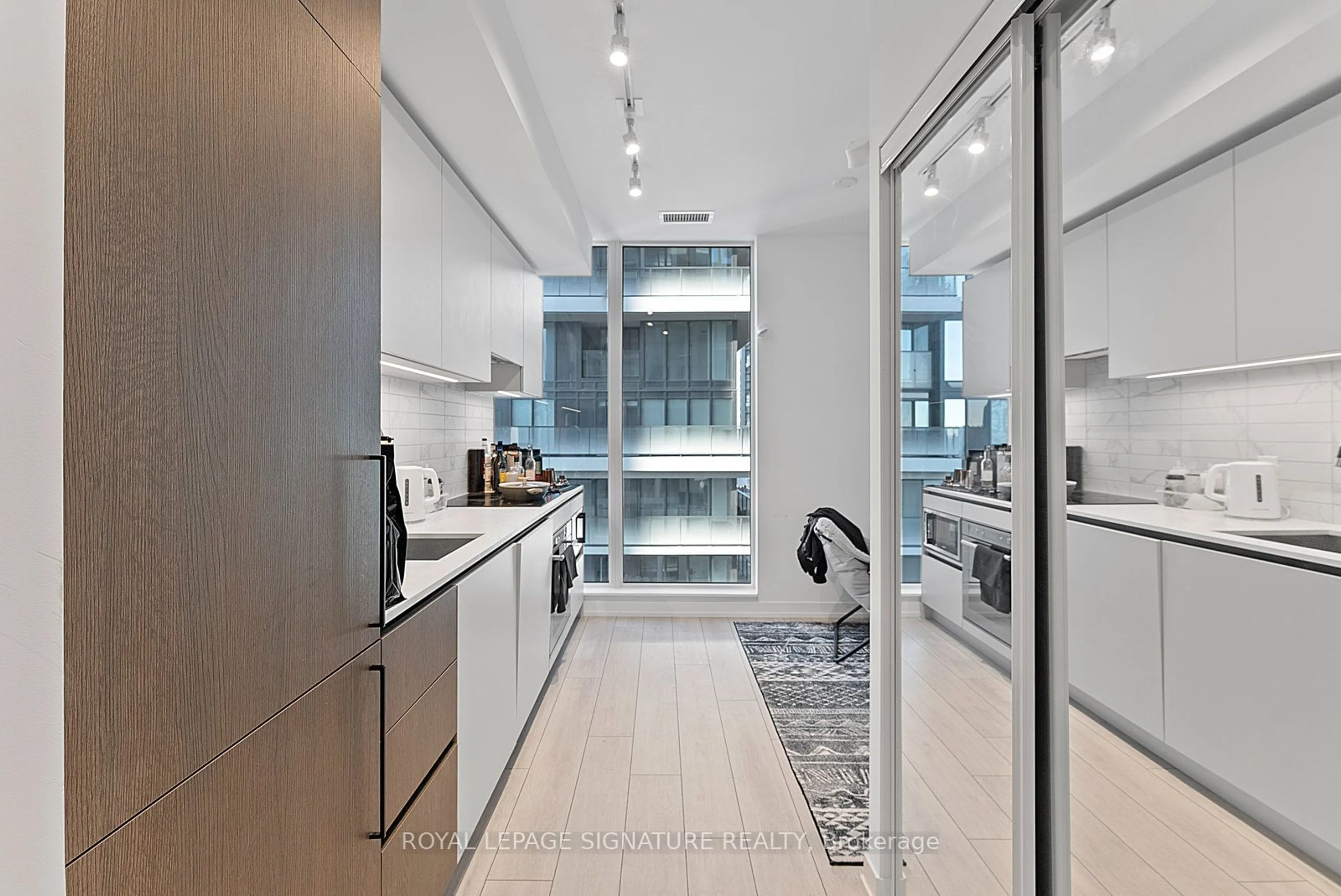 Kitchen with laundary machines, wood floors for 55 Mercer St #2906, Toronto Ontario M5V 0W4