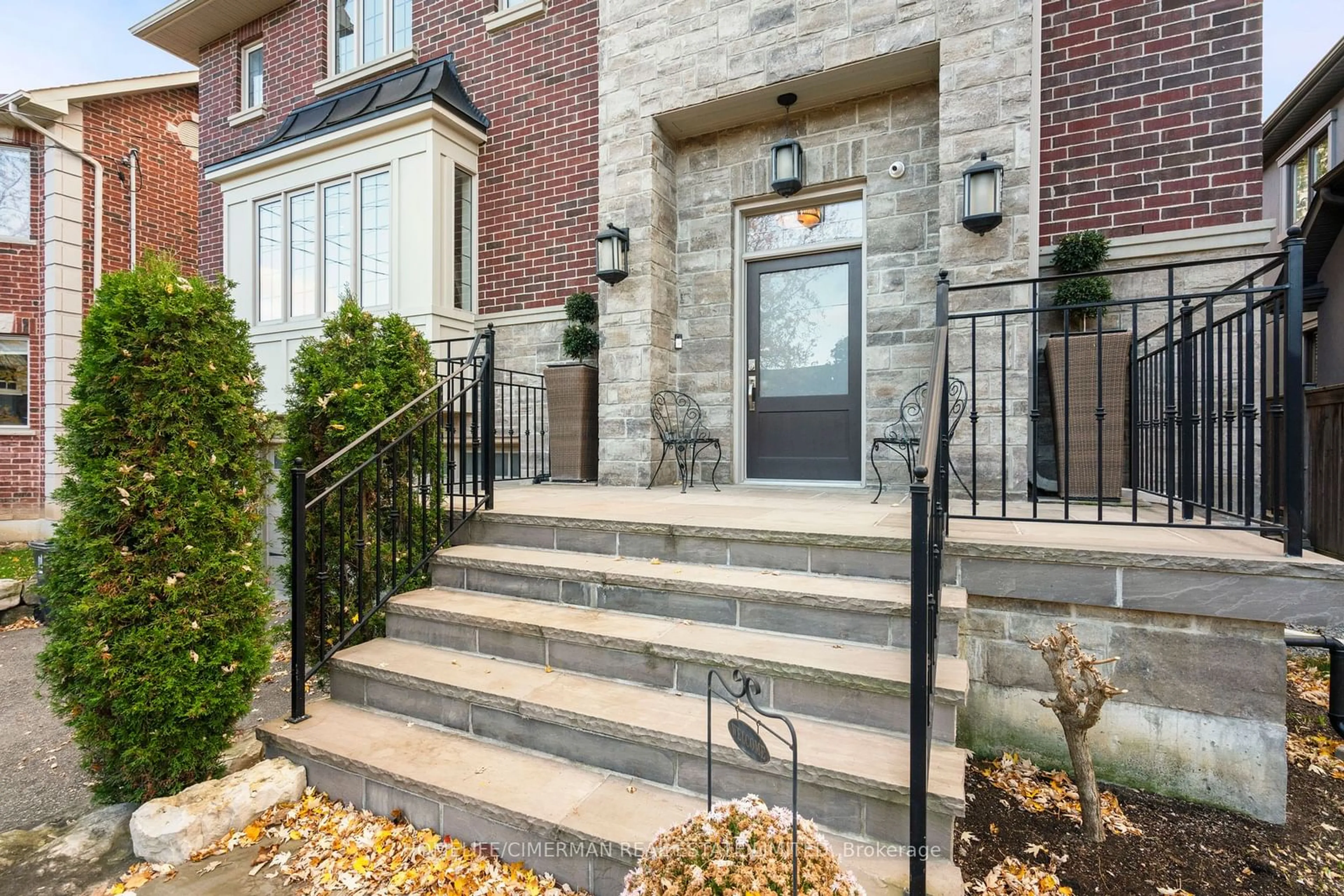 Home with brick exterior material for 145 Churchill Ave, Toronto Ontario M2N 1Z3