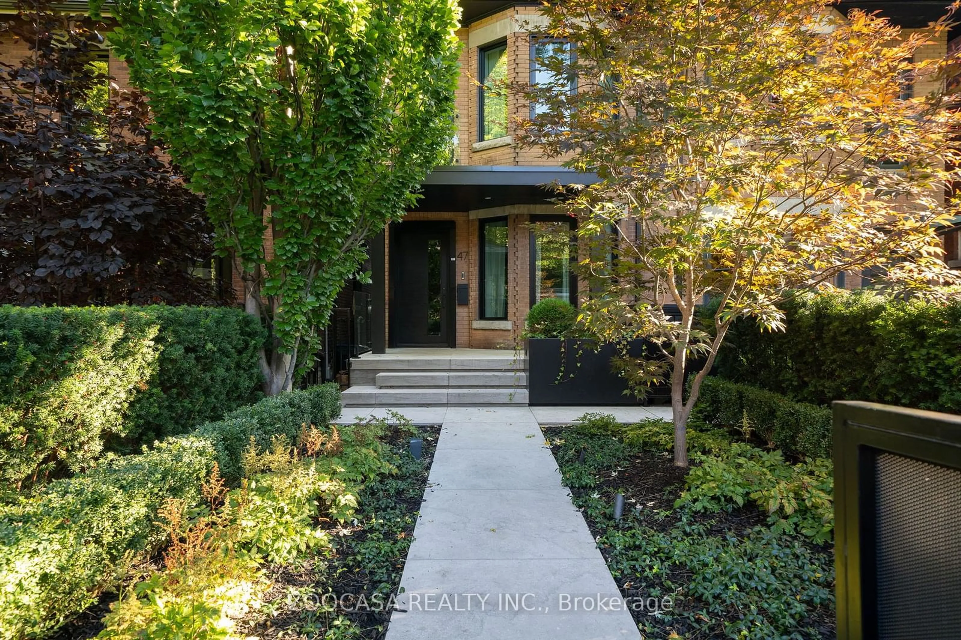 Frontside or backside of a home, cottage for 47 Roxborough St, Toronto Ontario M5R 1T9