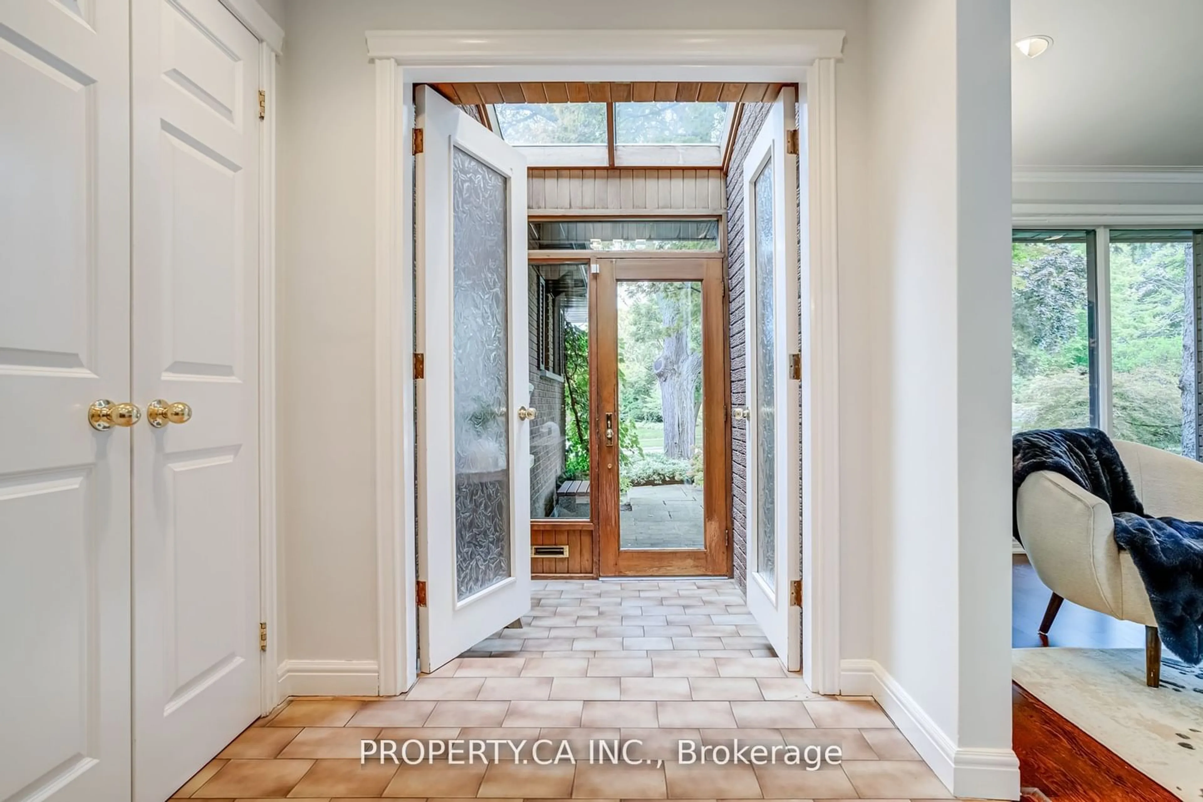 Indoor entryway, wood floors for 13 Mistflower Rd, Toronto Ontario M2H 3G8