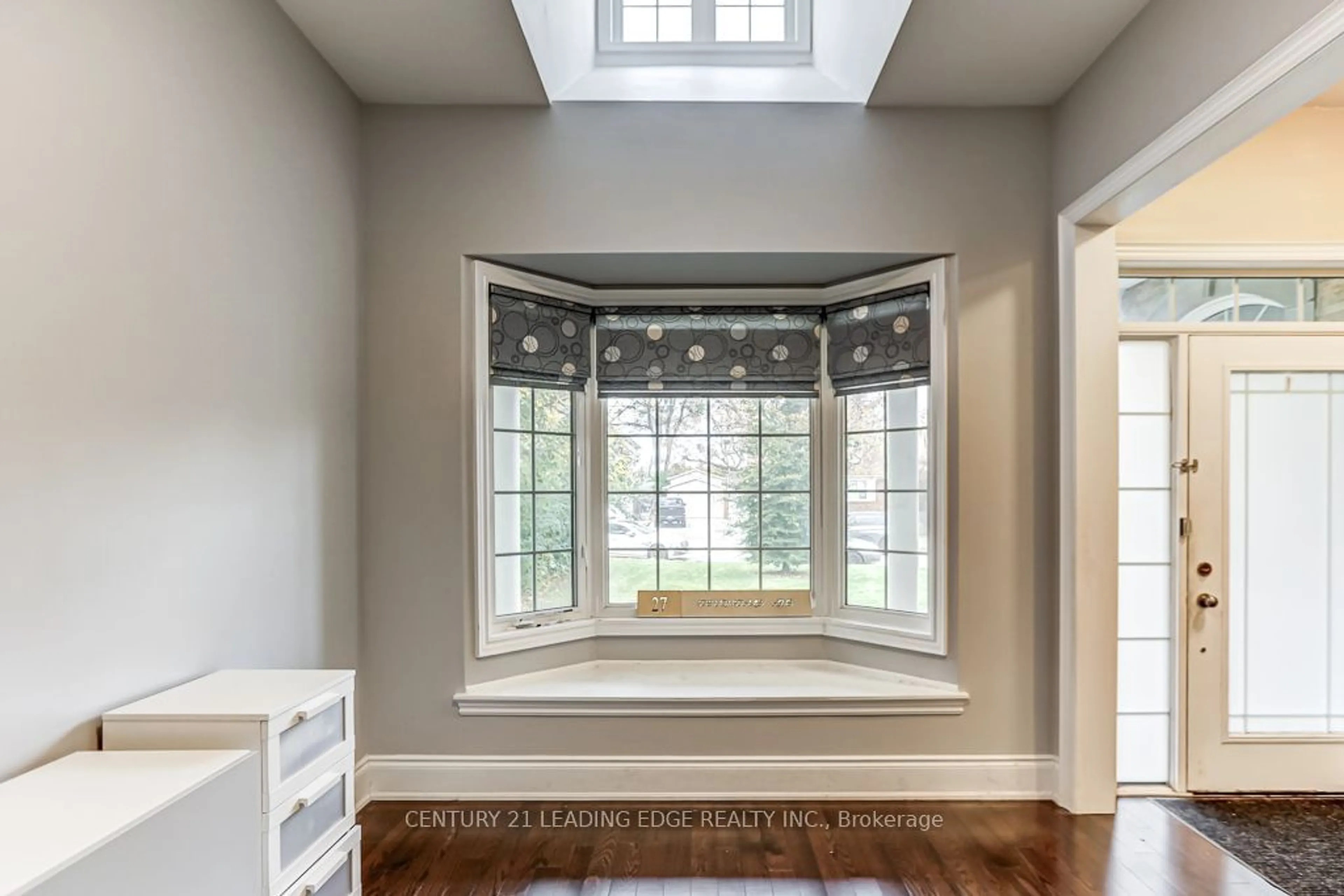 Indoor entryway, wood floors for 27 Devondale Ave, Toronto Ontario M2R 2C9