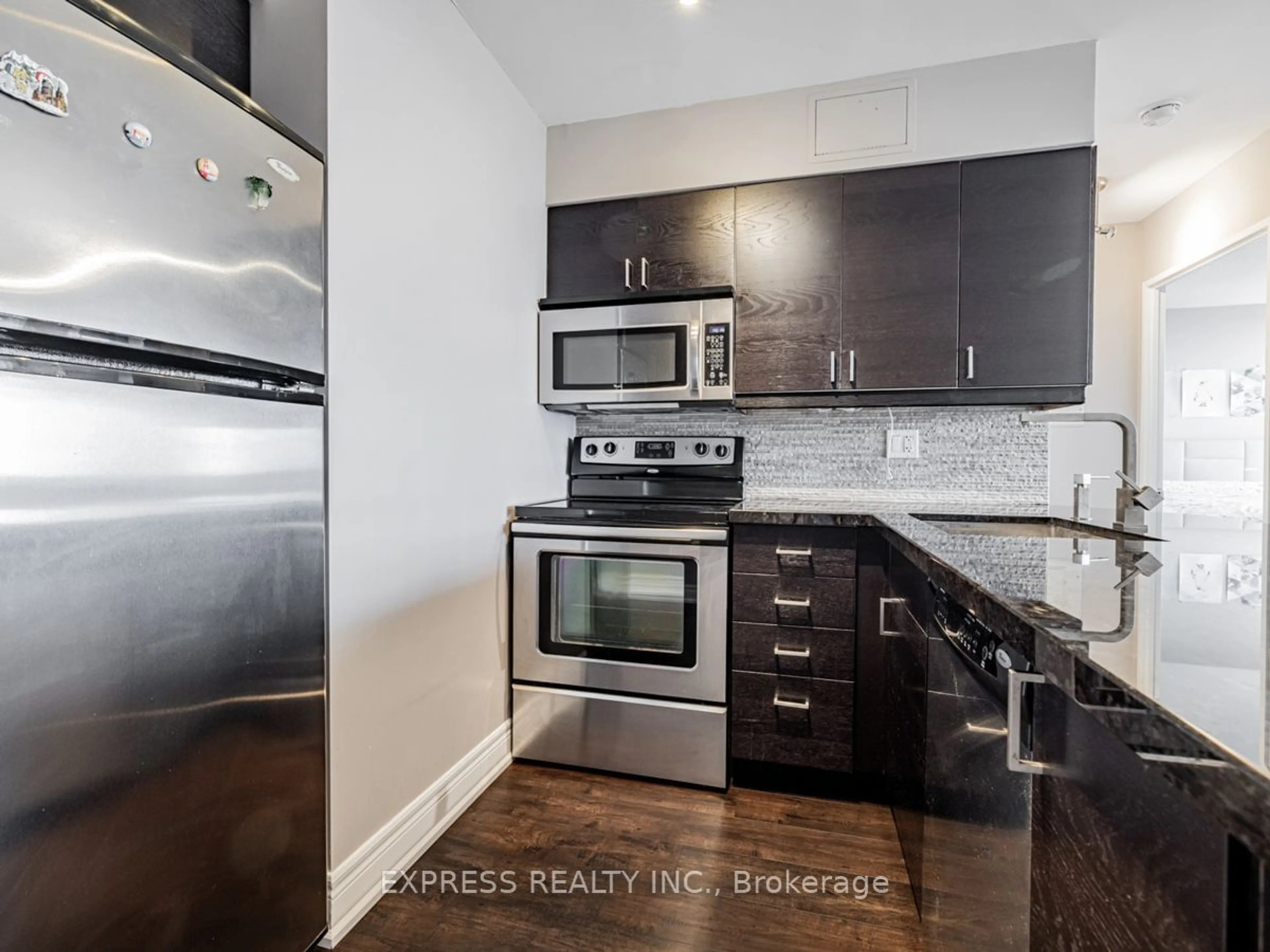 Standard kitchen for 33 Sheppard Ave #1800, Toronto Ontario M2N 7K1