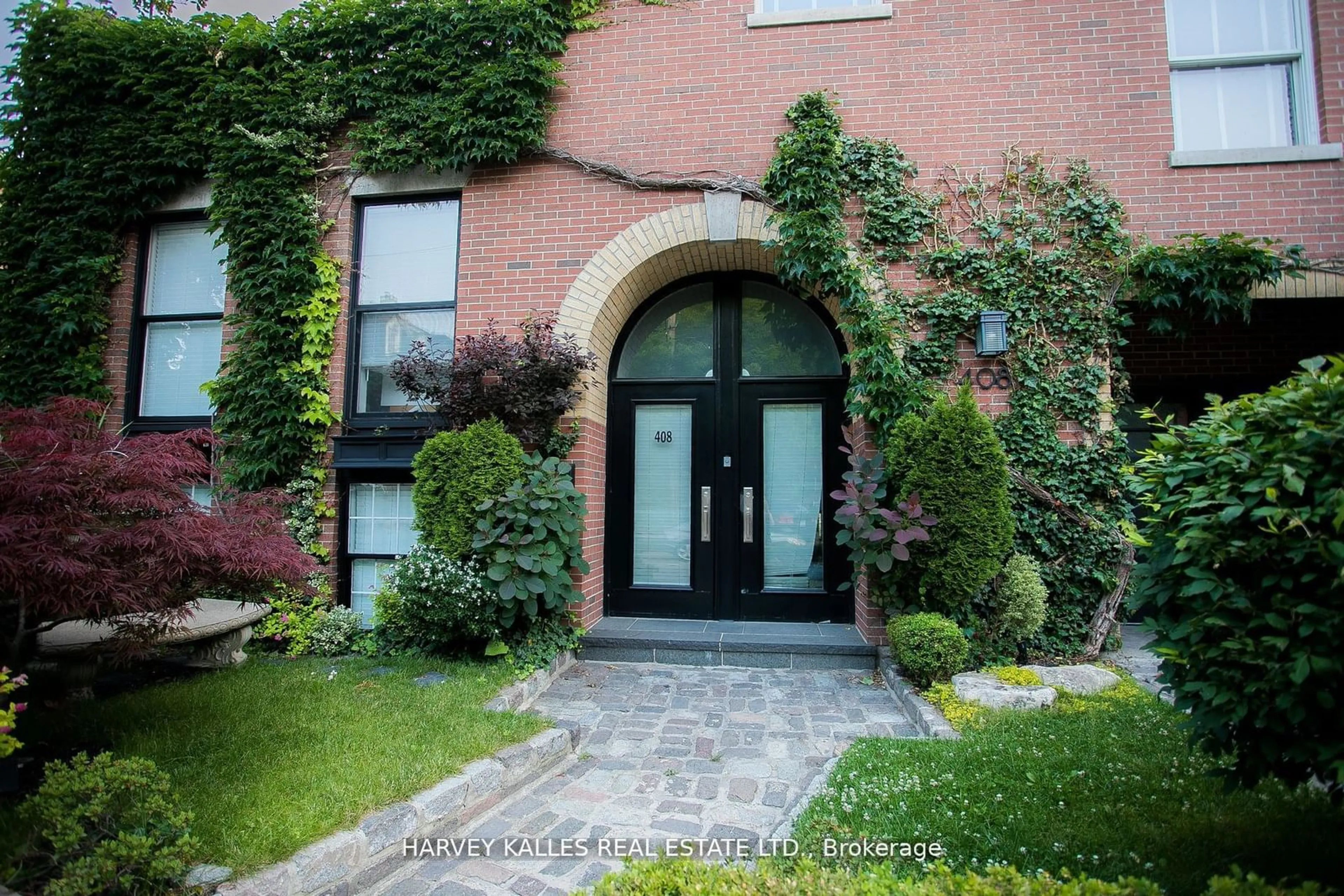 Indoor foyer, ceramic floors for 408 Ontario St, Toronto Ontario M5A 2W1