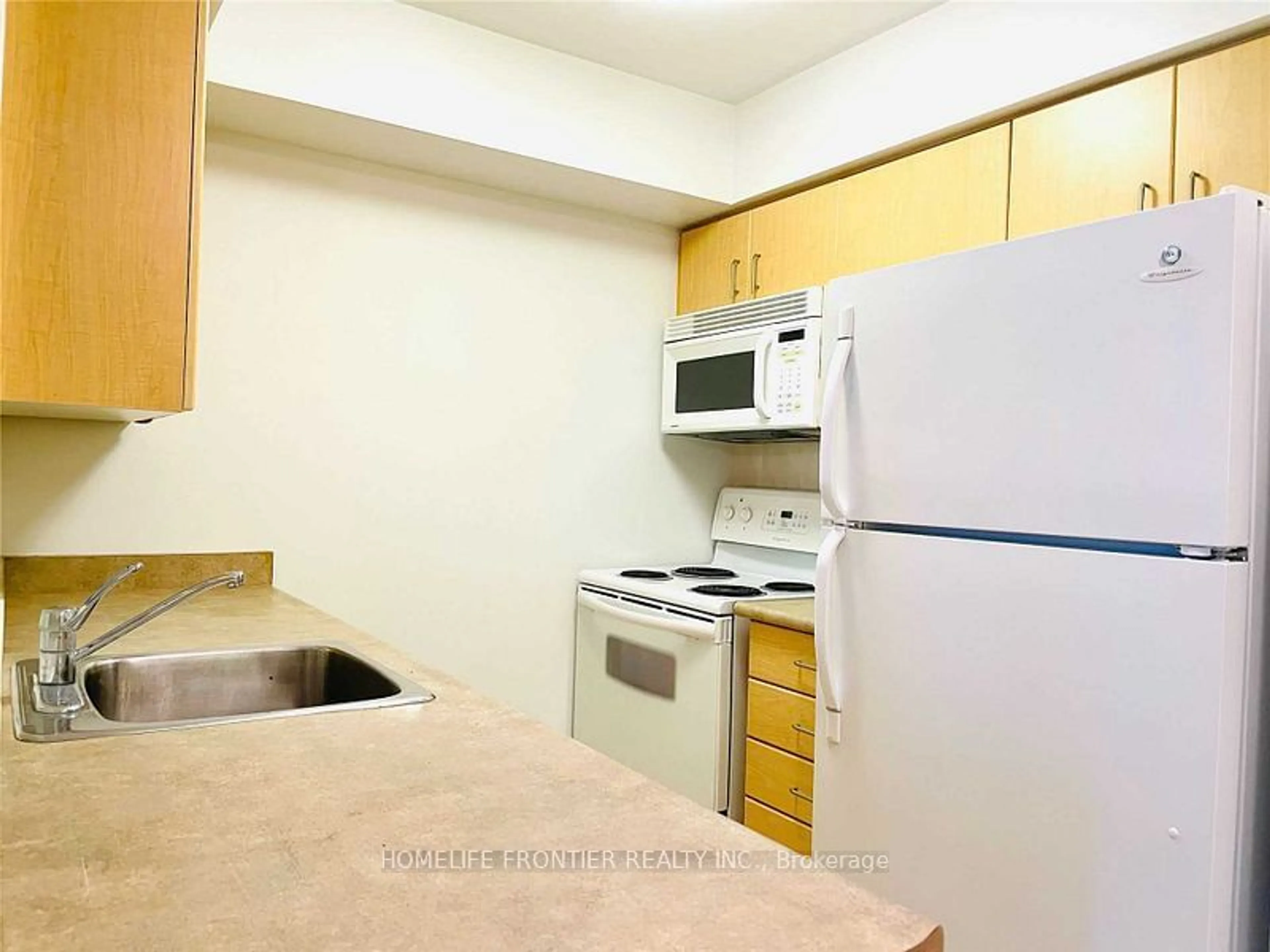 Standard kitchen for 4978 Yonge St #2509, Toronto Ontario M2N 7G8