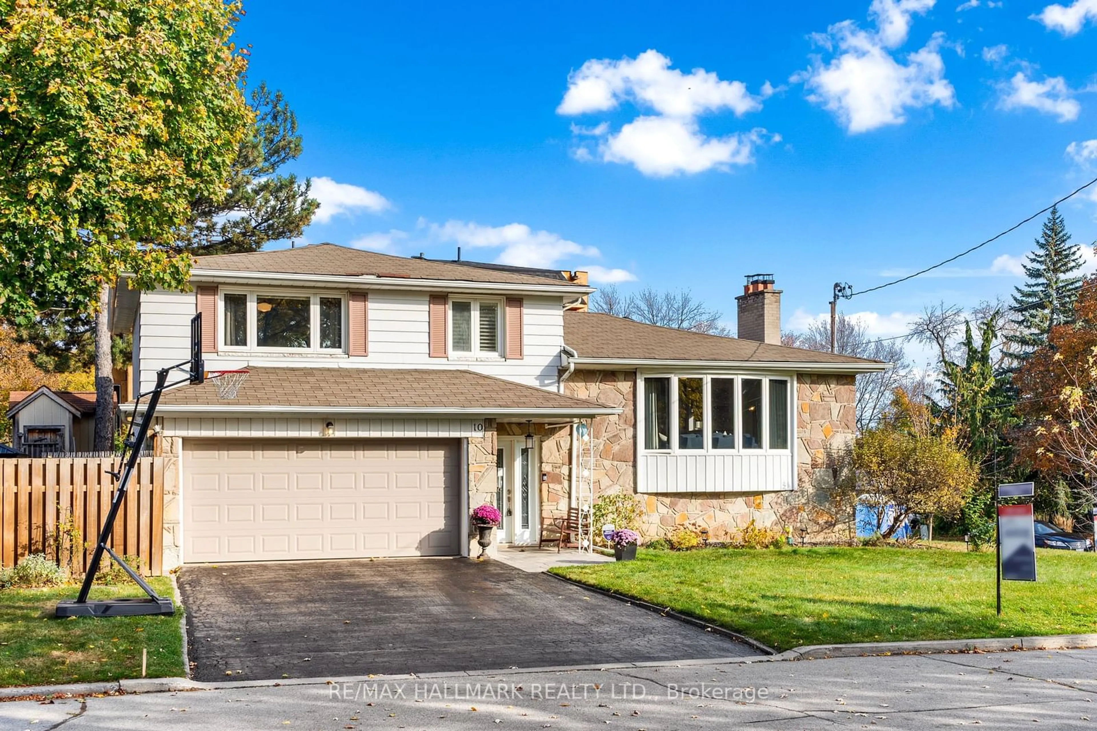 Frontside or backside of a home, cottage for 10 Greenyards Dr, Toronto Ontario M2M 2R6