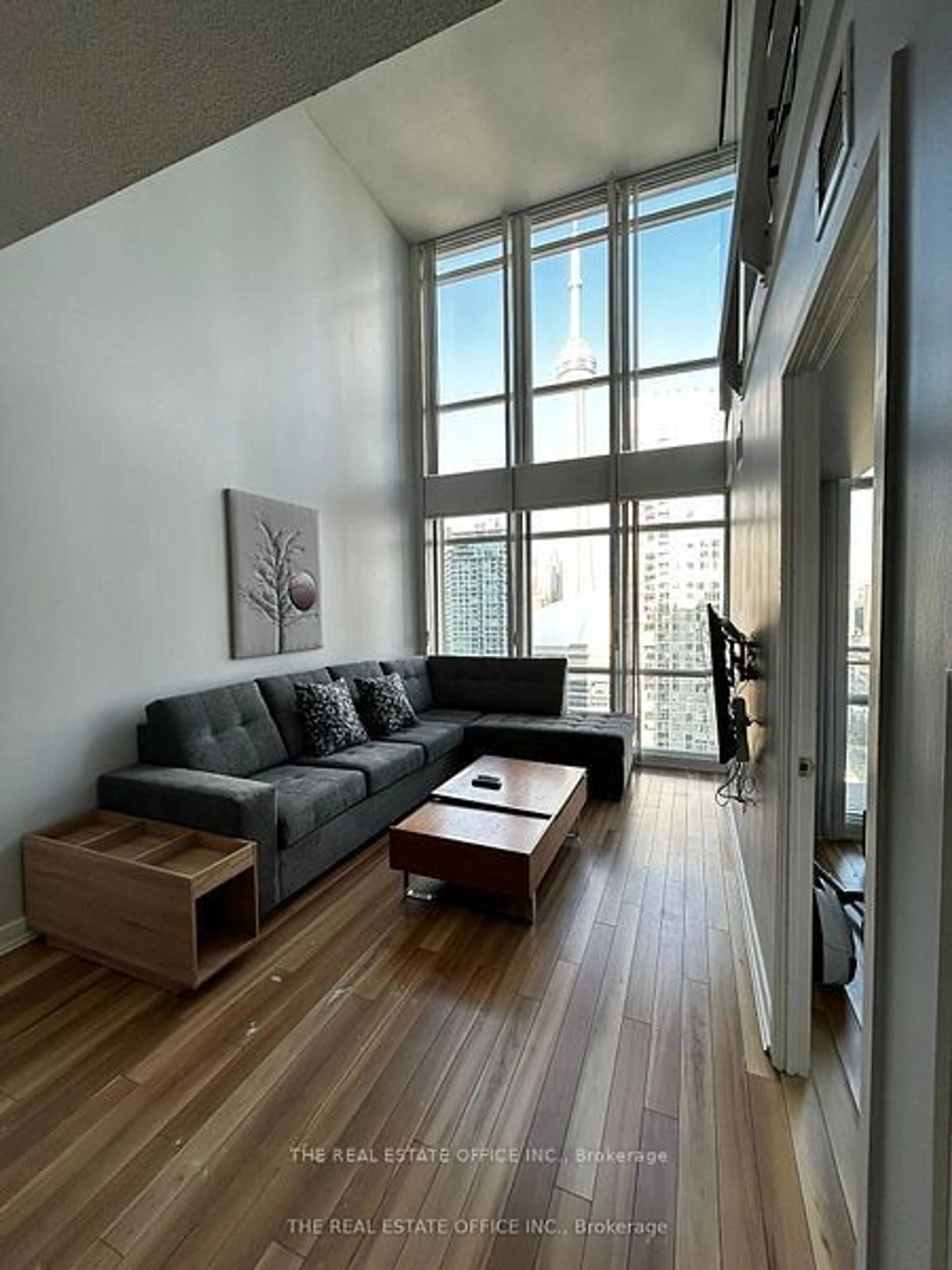 Living room, wood floors for 15 Fort York Blvd #2808, Toronto Ontario M5V 3Y4