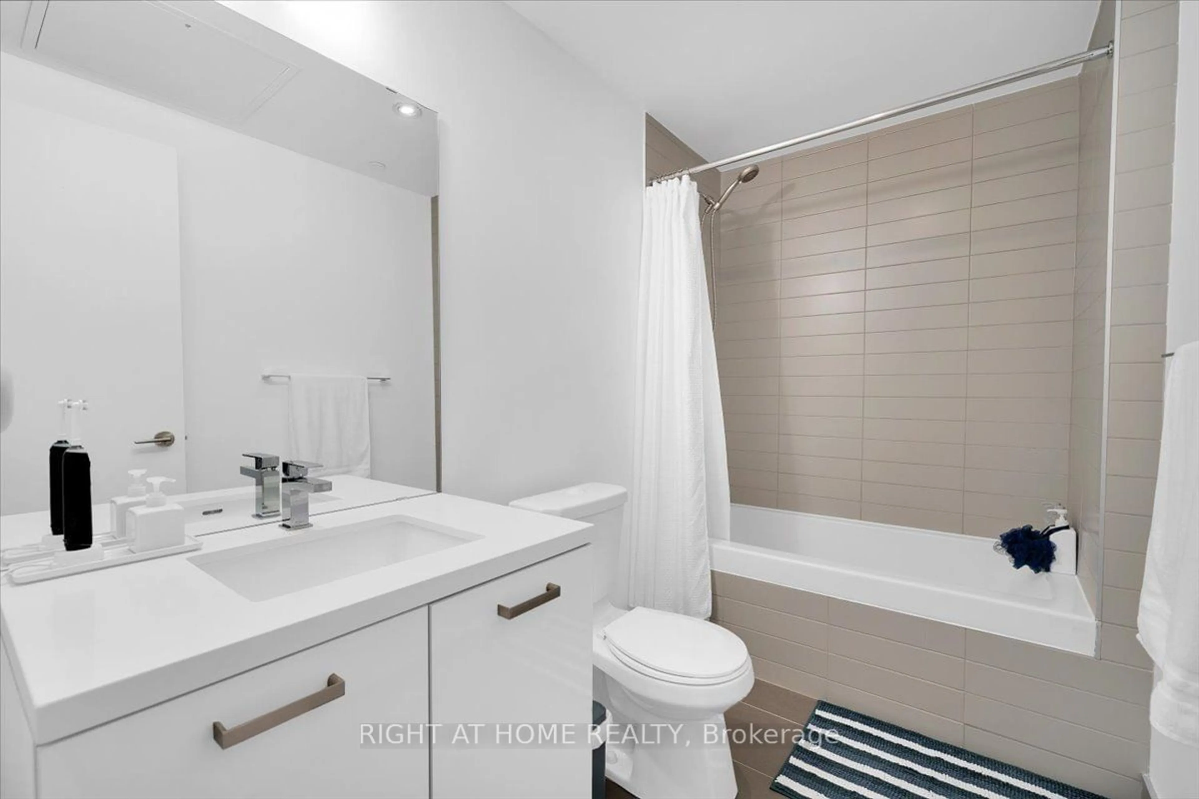 Bathroom, ceramic floors for 11 Charlotte St #402, Toronto Ontario M5V 2H5