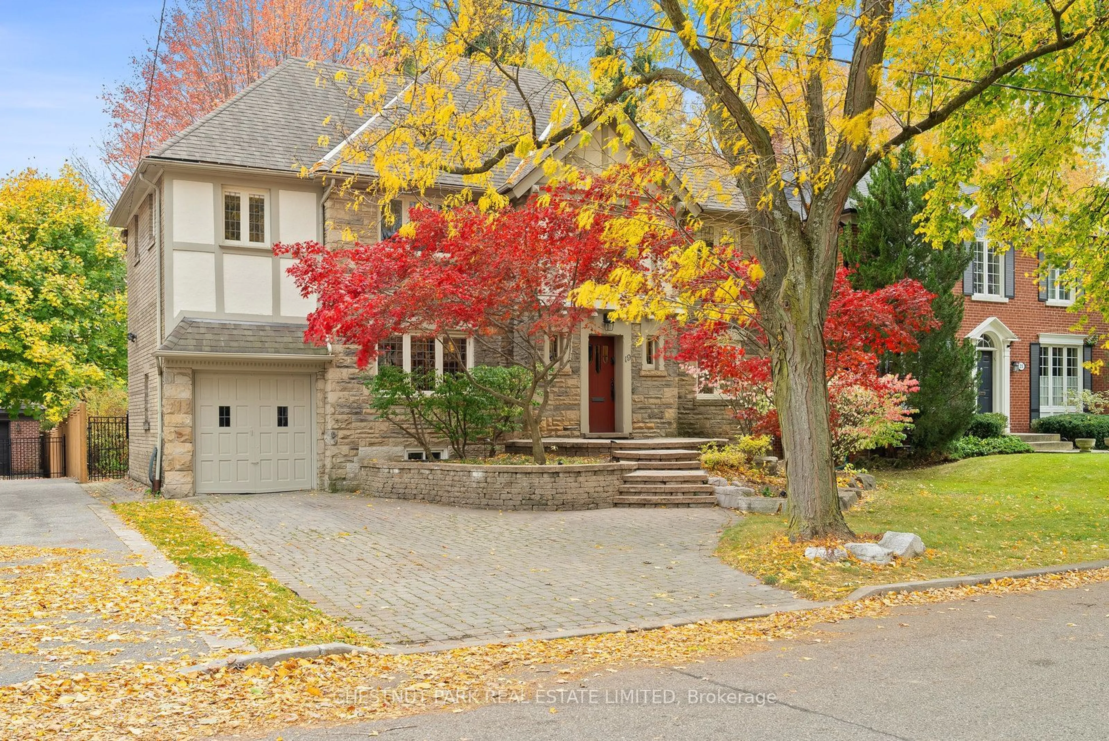 A pic from exterior of the house or condo, the street view for 19 Hillhurst Blvd, Toronto Ontario M4R 1K3