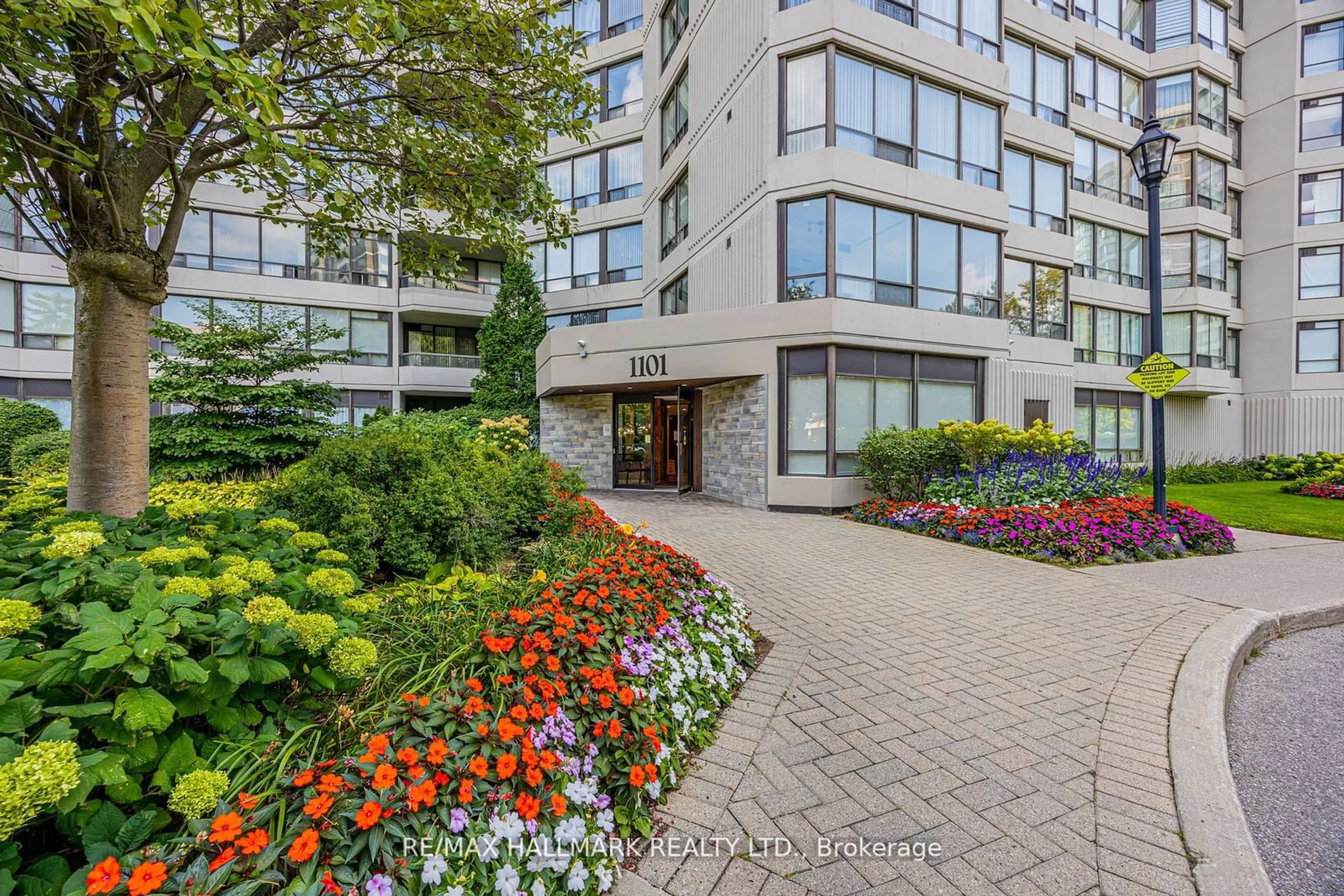 A pic from exterior of the house or condo, the street view for 1101 Steeles Ave #Ph210, Toronto Ontario M2R 3W5