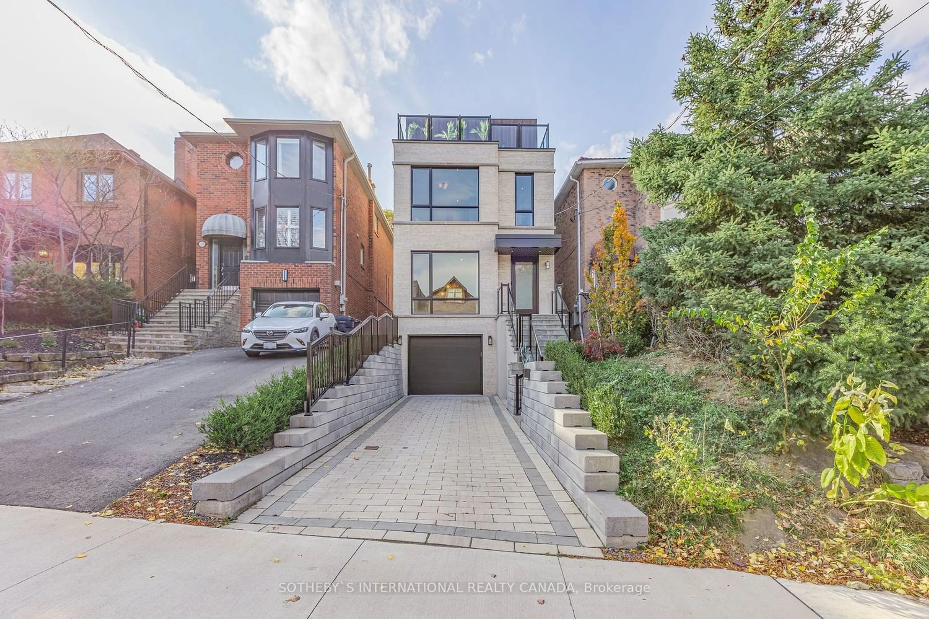 A pic from exterior of the house or condo, the street view for 678 Oriole Pkwy, Toronto Ontario M4R 2C5