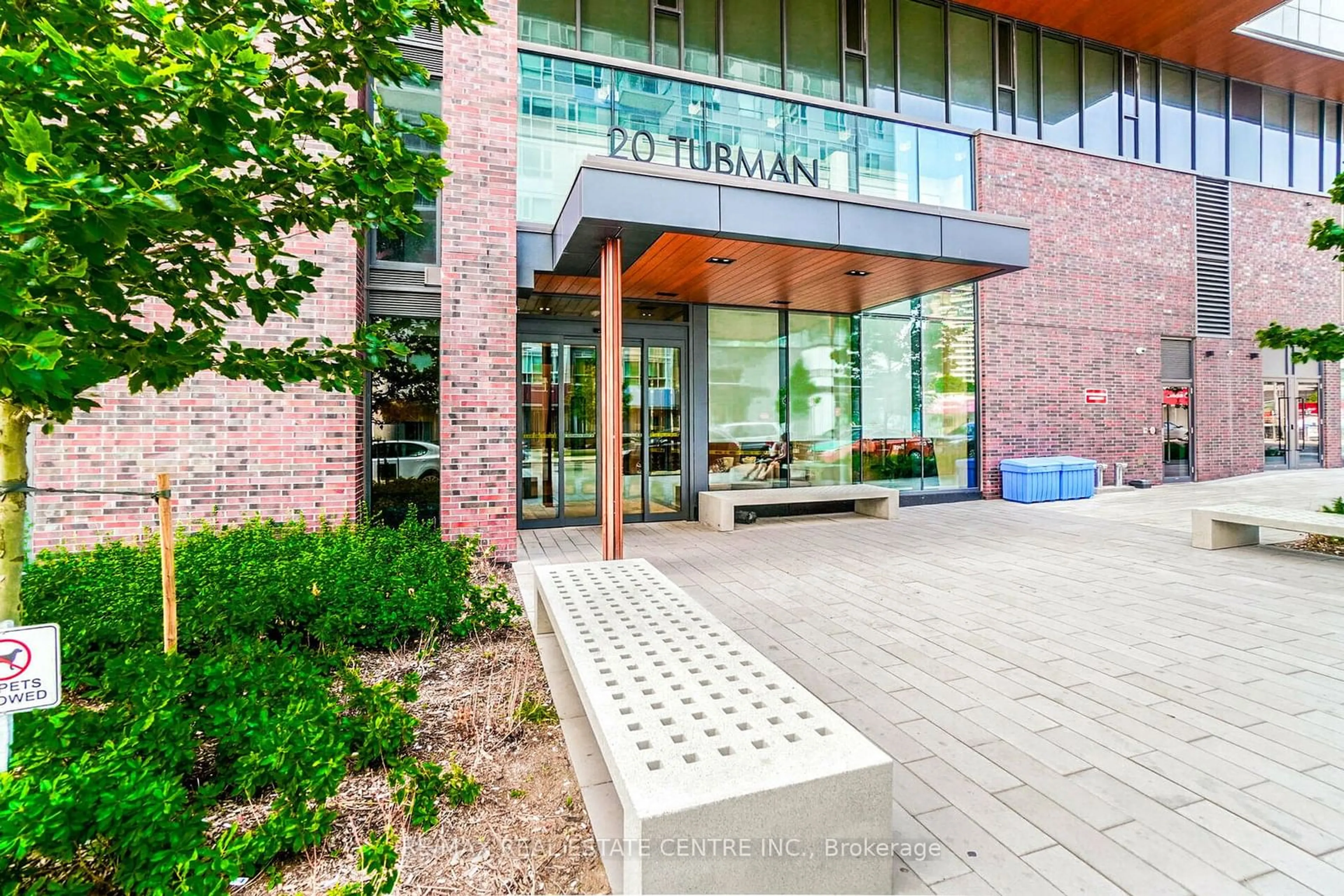 Indoor foyer, ceramic floors for 20 Tubman Ave #911, Toronto Ontario M5A 0M8