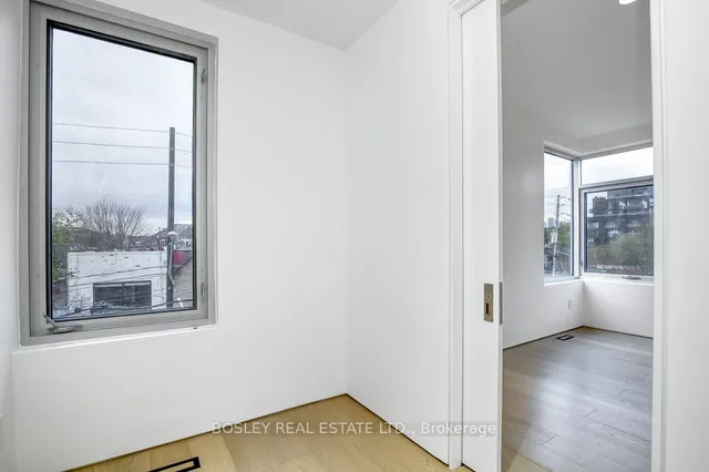 Additional property image - 899 Dundas St