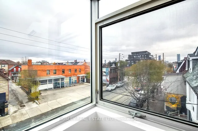 Additional property image - 899 Dundas St
