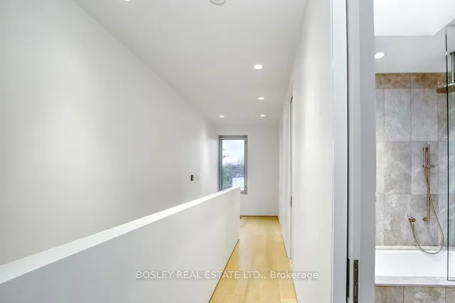 Additional property image - 899 Dundas St
