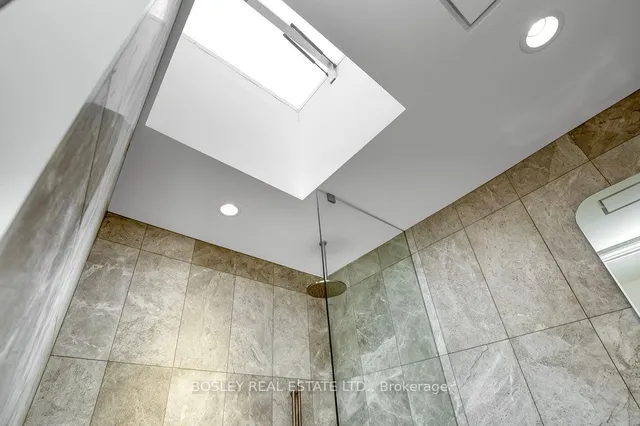 Additional property image - 899 Dundas St