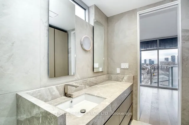 Additional property image - 899 Dundas St