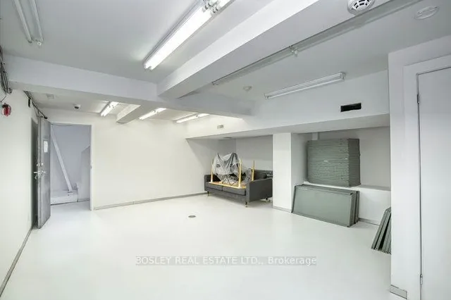Additional property image - 899 Dundas St