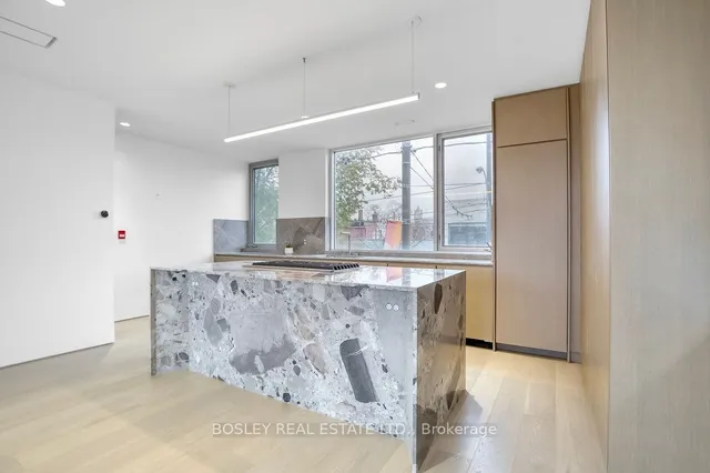 Additional property image - 899 Dundas St