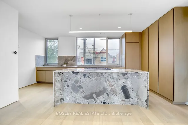 Additional property image - 899 Dundas St