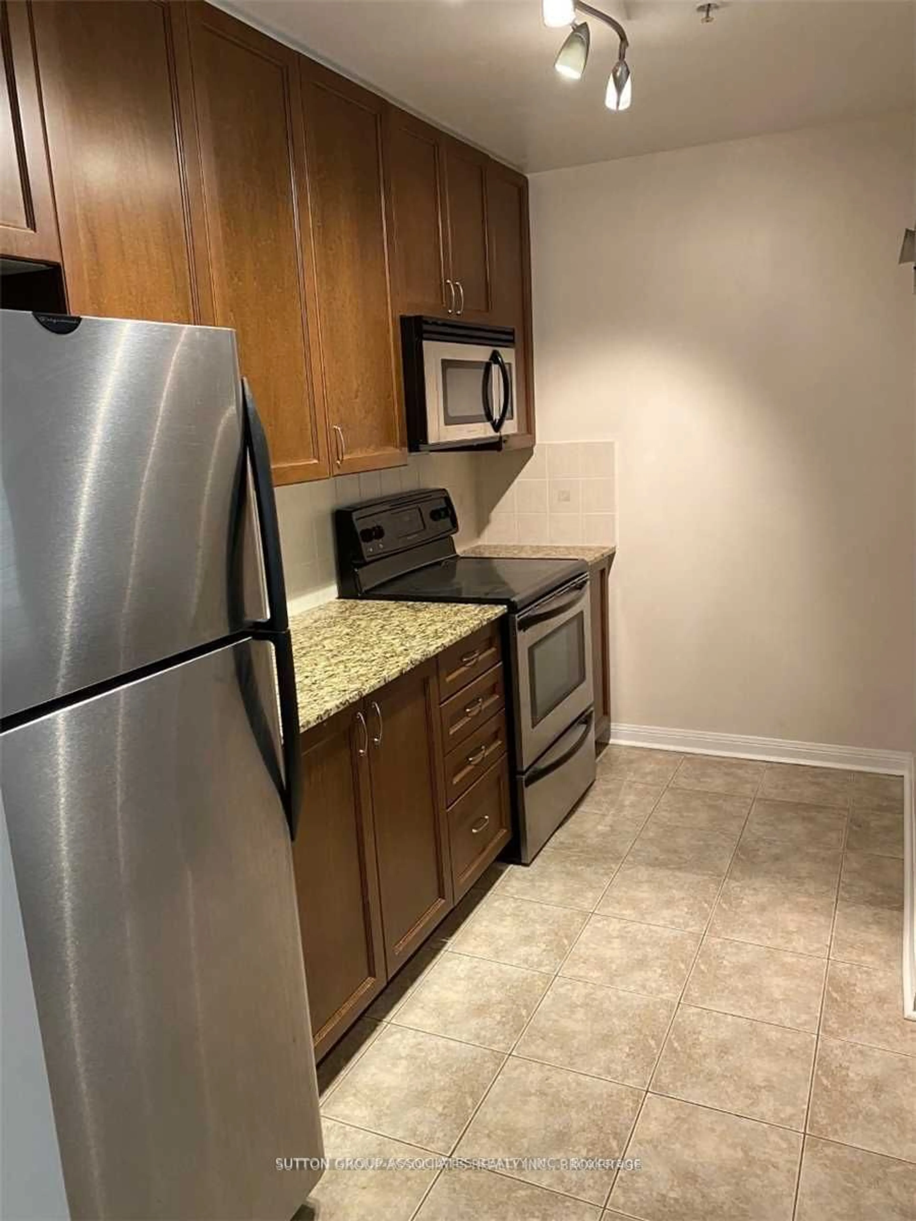 Standard kitchen, unknown floor for 78 Carr St #12, Toronto Ontario M5T 1B7