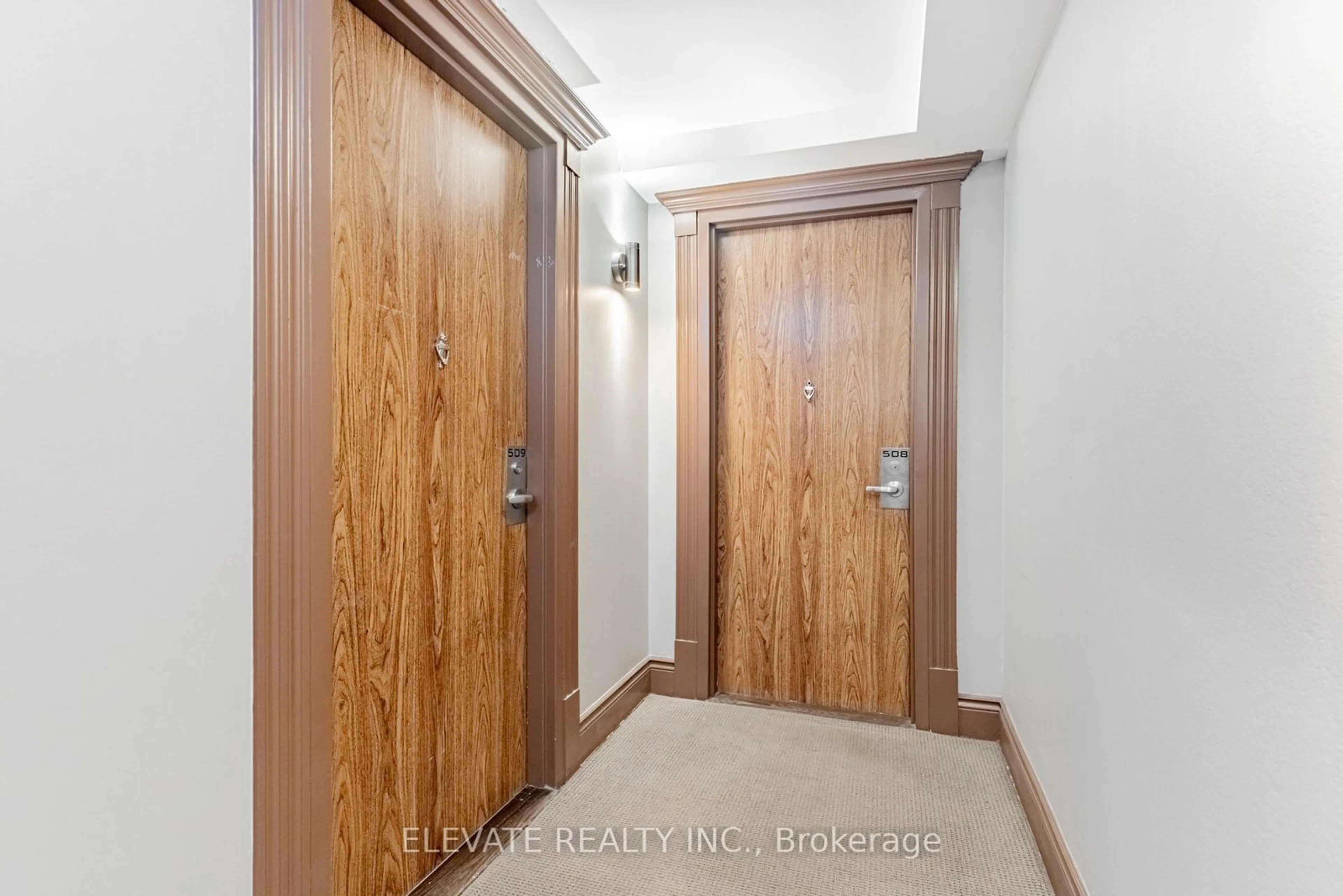 Indoor foyer, wood floors for 105 Victoria St #509, Toronto Ontario M5C 3B4