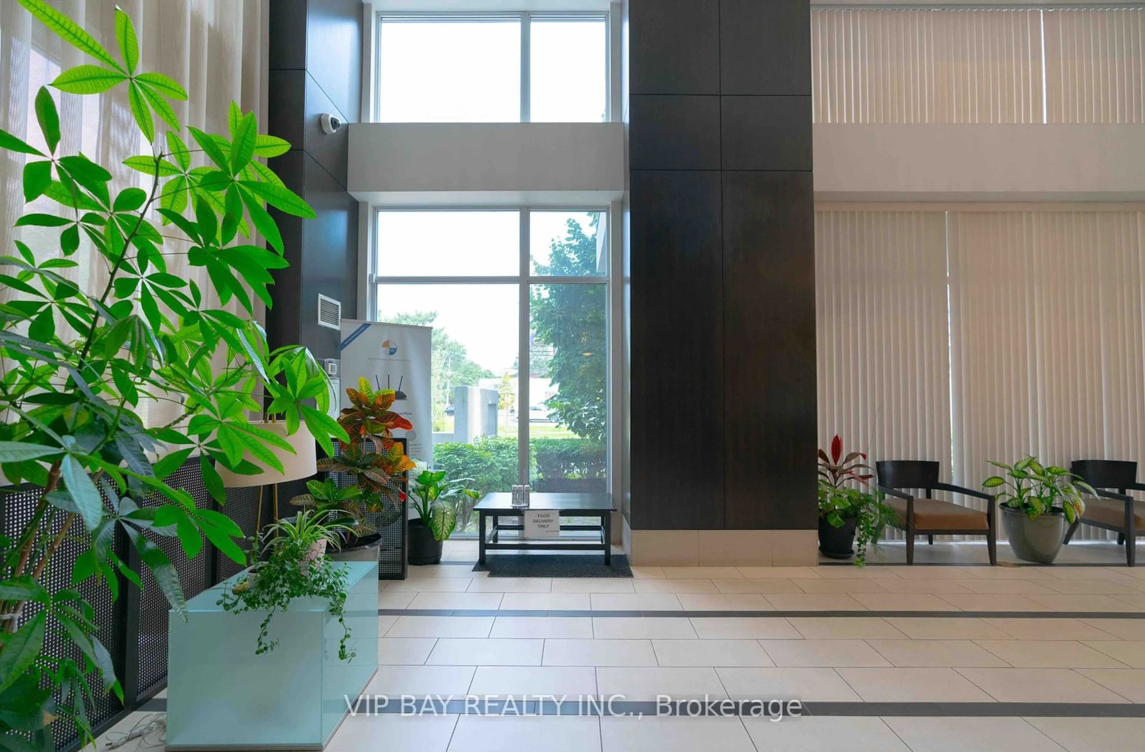 Indoor lobby, ceramic floors for 30 Herons Hill Way #506, Toronto Ontario M2J 1V7