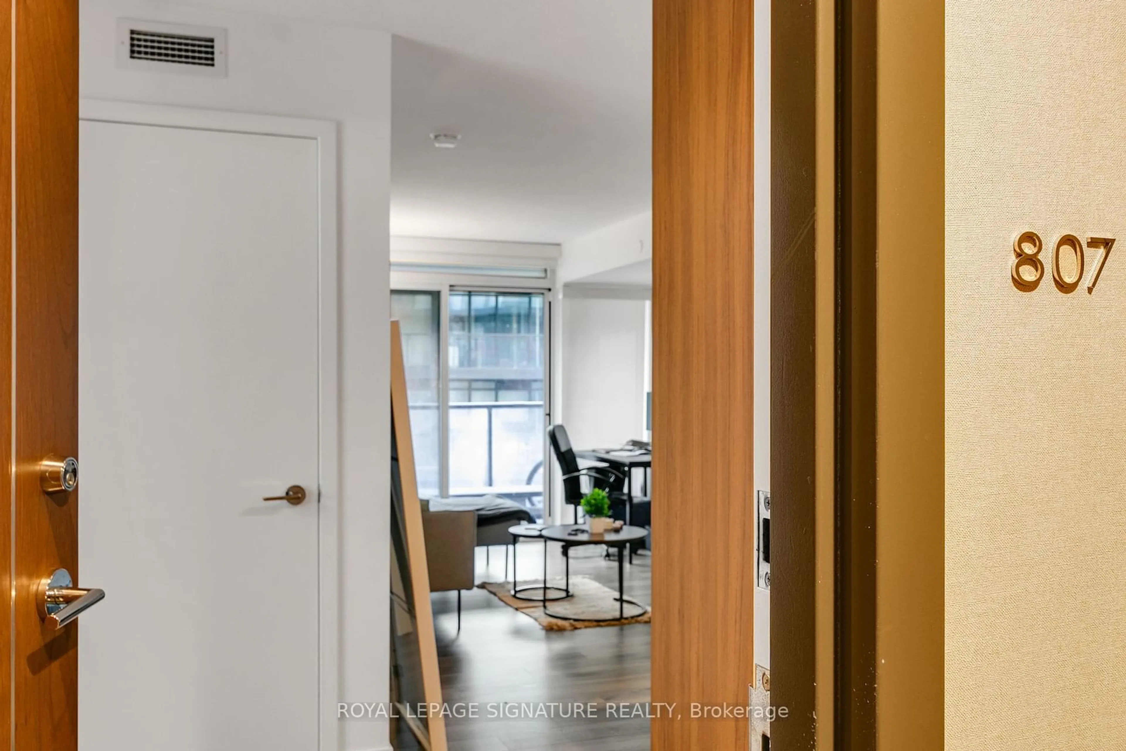 Indoor entryway, wood floors for 70 Queens Wharf Rd #807, Toronto Ontario M5V 0J2