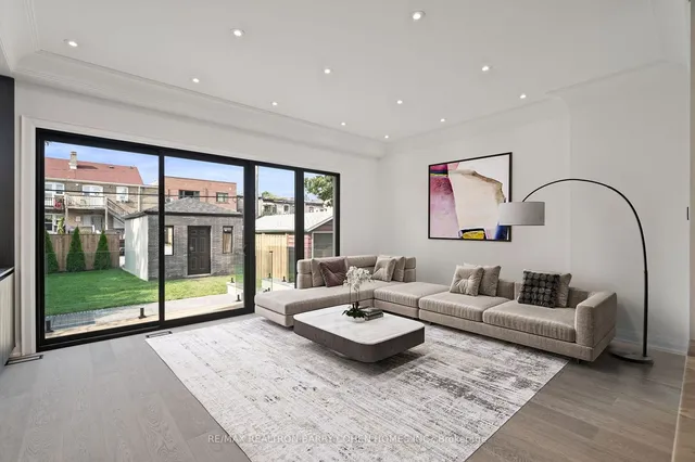 Additional property image - 44 Donegall Dr