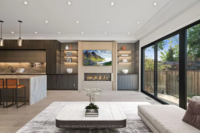 Additional property image - 44 Donegall Dr