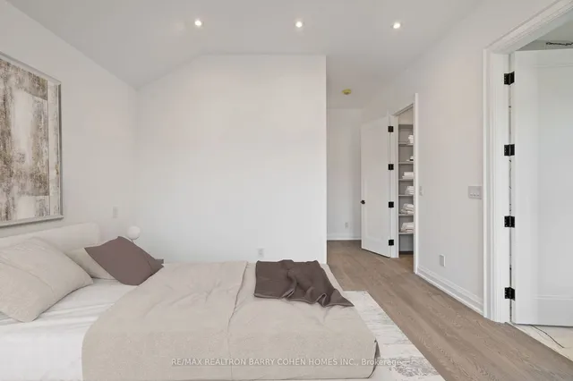 Additional property image - 44 Donegall Dr
