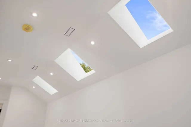 Additional property image - 44 Donegall Dr