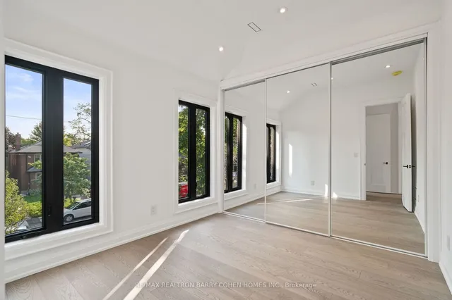 Additional property image - 44 Donegall Dr